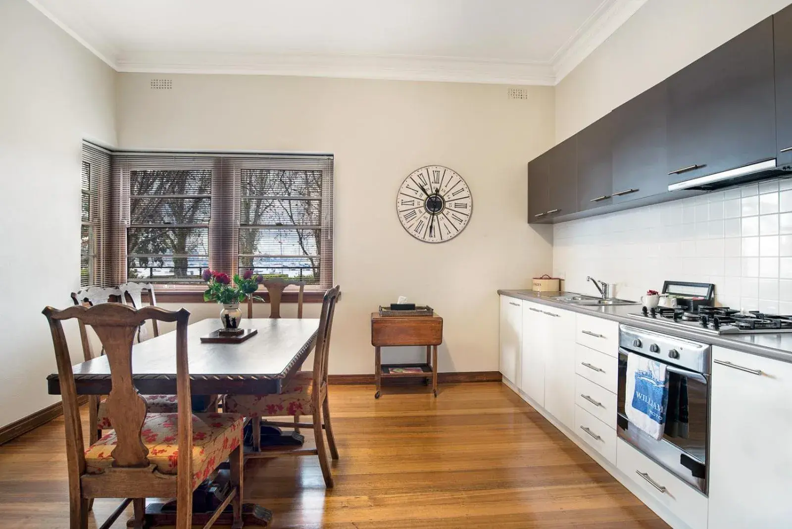 Kitchen or kitchenette, Kitchen/Kitchenette in Captains Retreat Apartments and Cottages