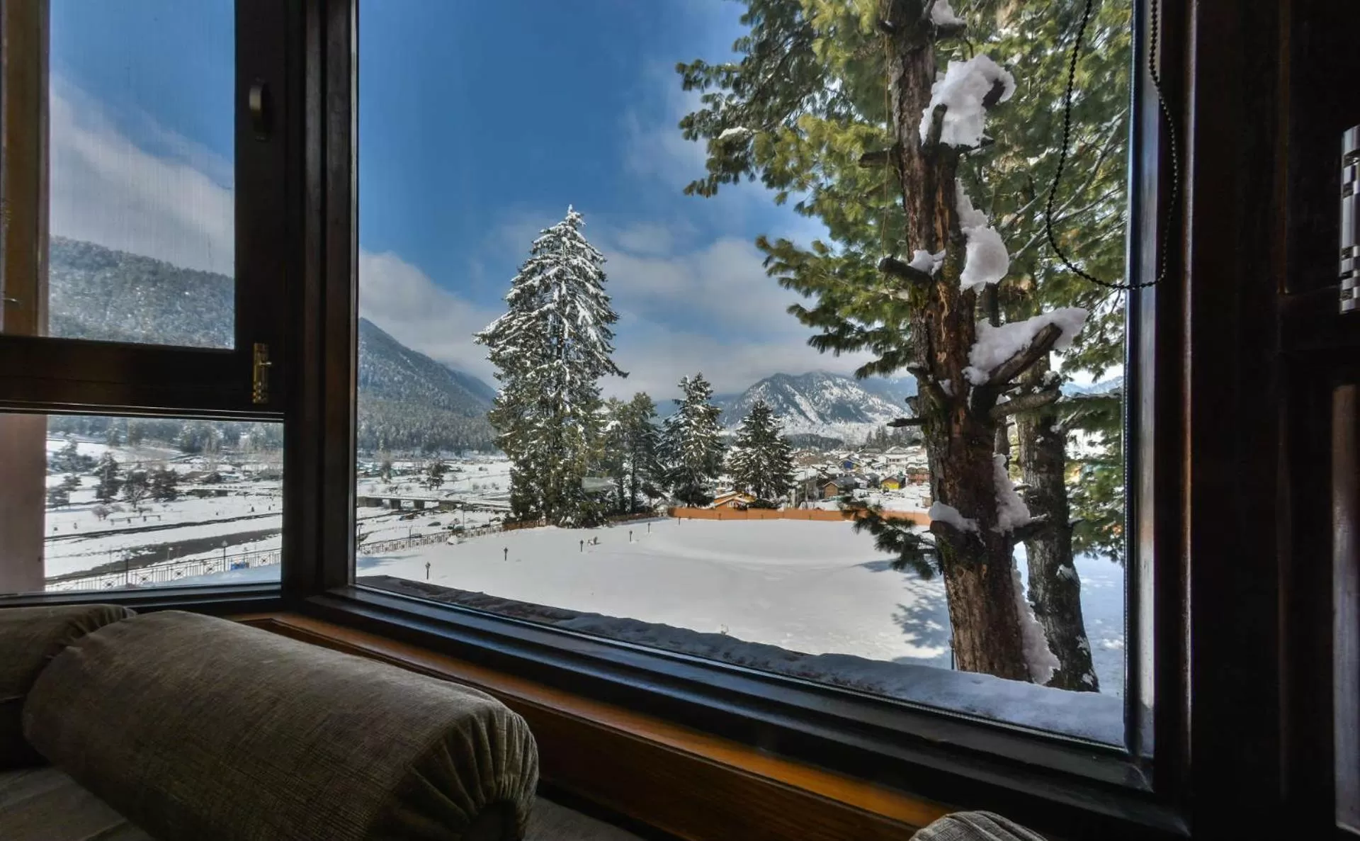 Winter in Royal Hillton Pahalgam