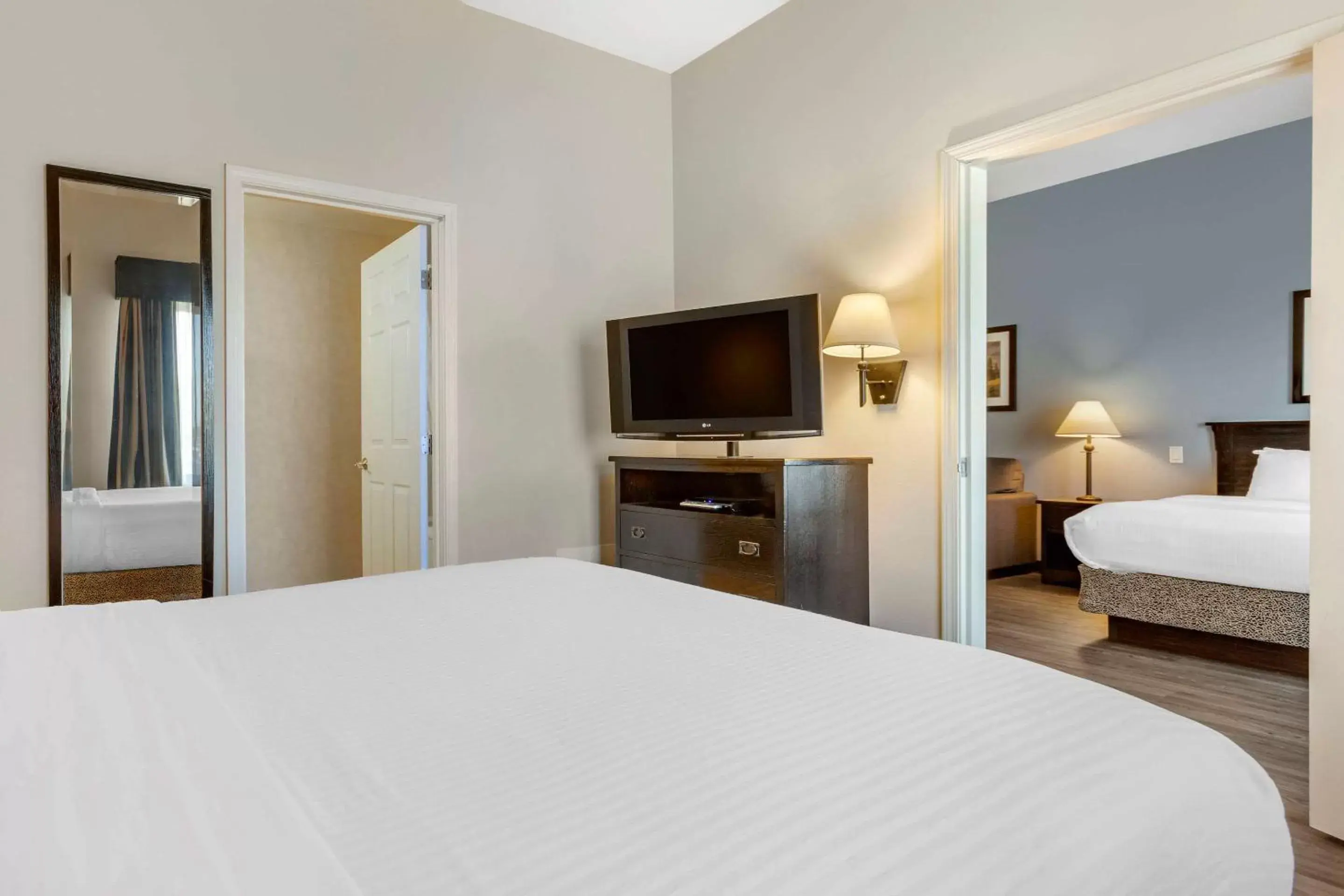 Photo of the whole room, Bed in Big Horn Resort, Ascend Hotel Collection