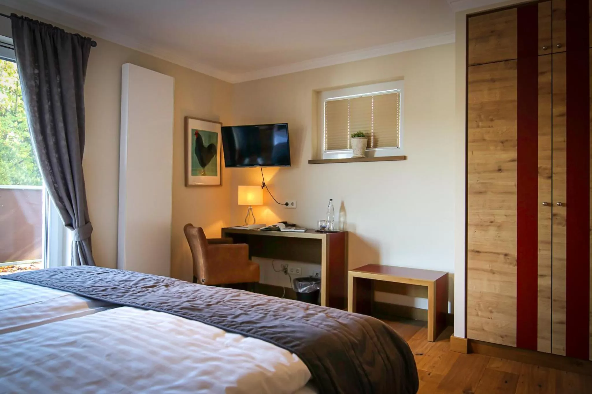 Photo of the whole room, Bed in Overkamp