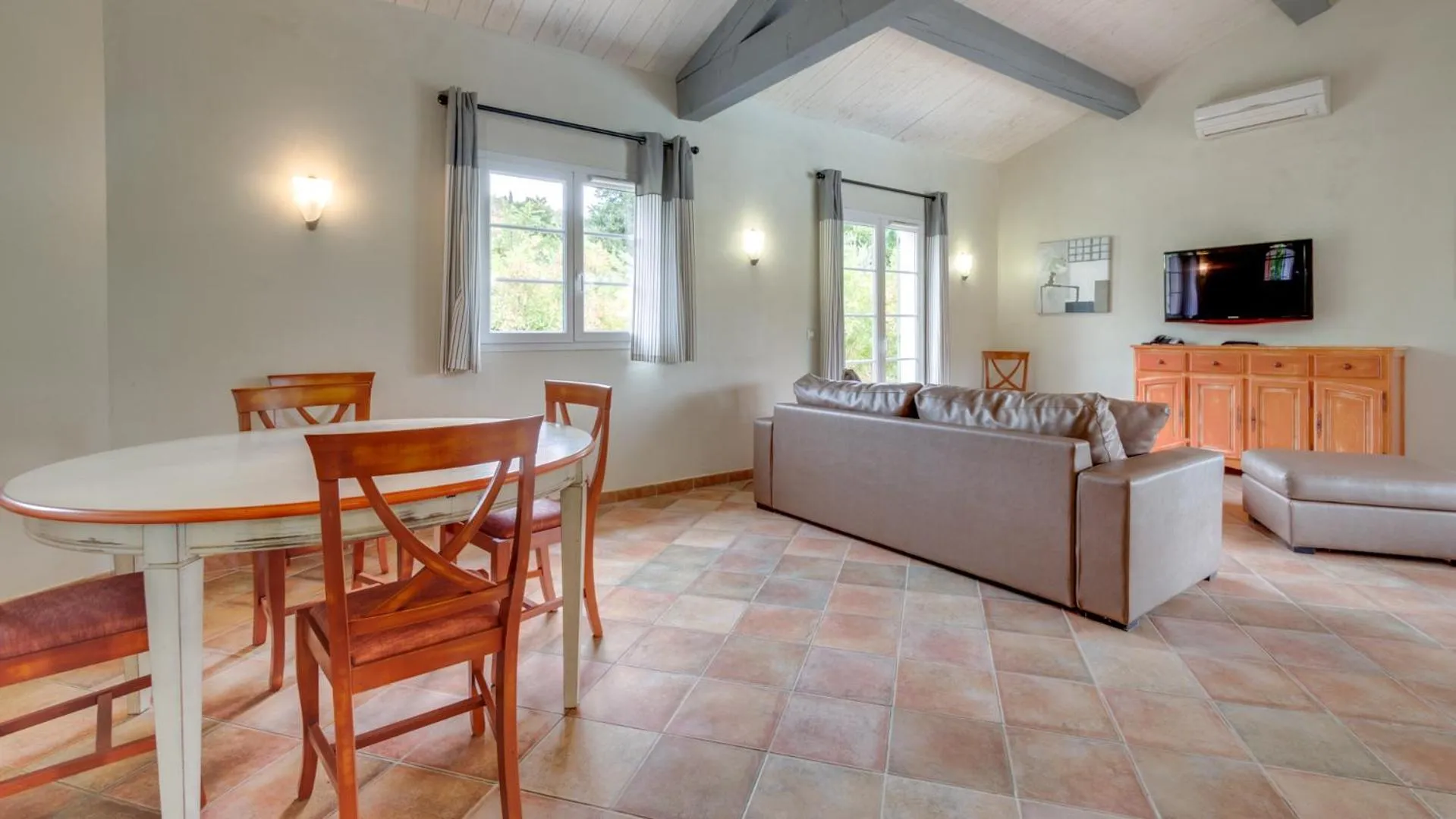 Living room in Vacancéole – Le Domaine de Camiole