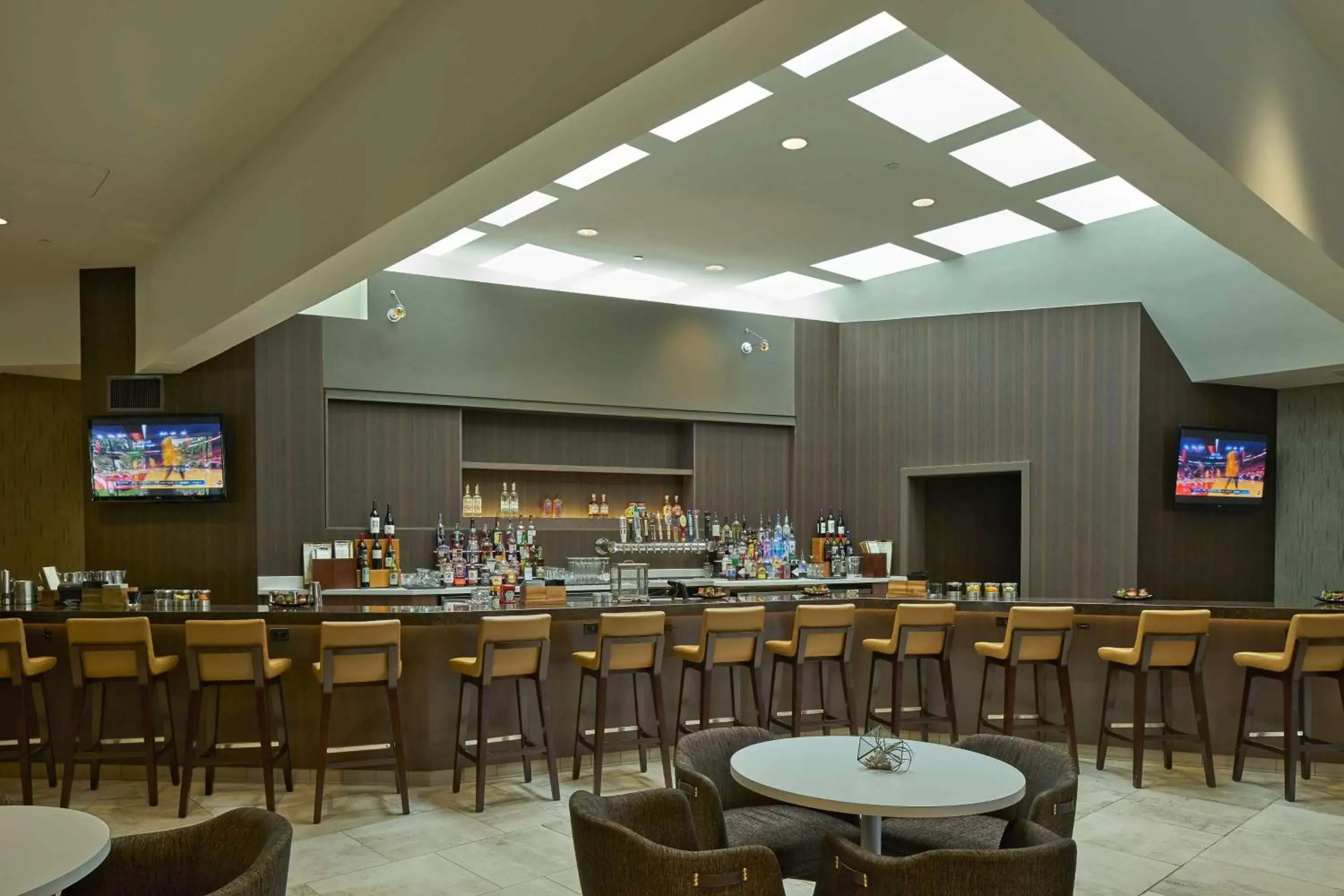 Lounge or bar, Restaurant/Places to Eat in Hilton Raleigh North Hills