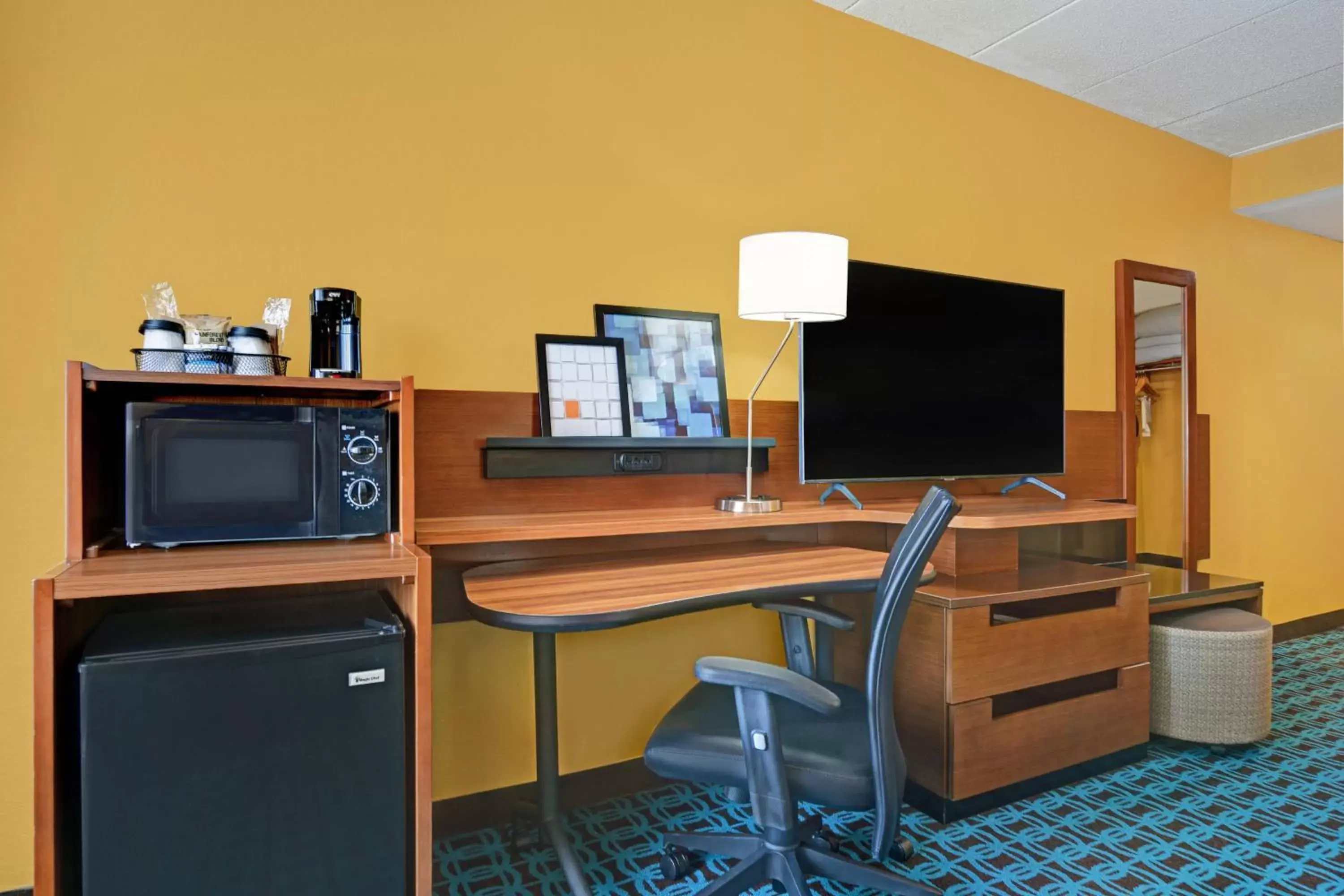 Photo of the whole room, TV/Entertainment Center in Fairfield by Marriott Wallingford Meriden