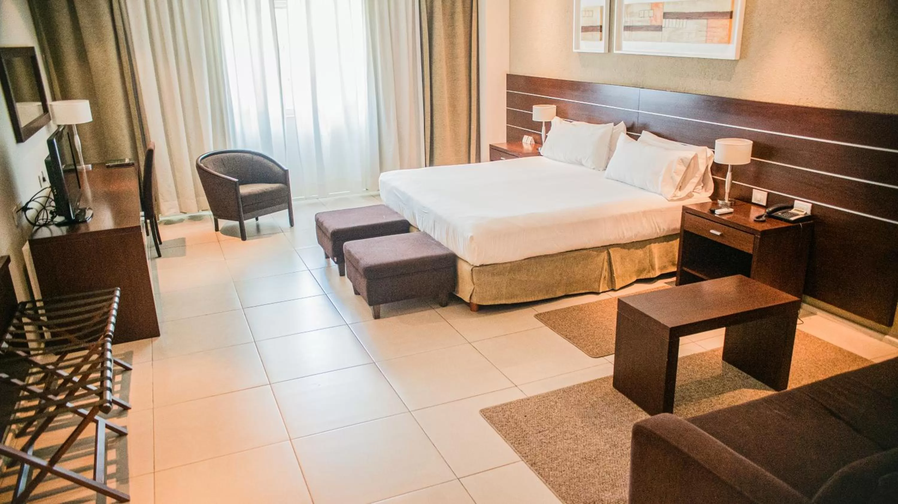 Photo of the whole room, Bed in Orfeo Suites Cordoba