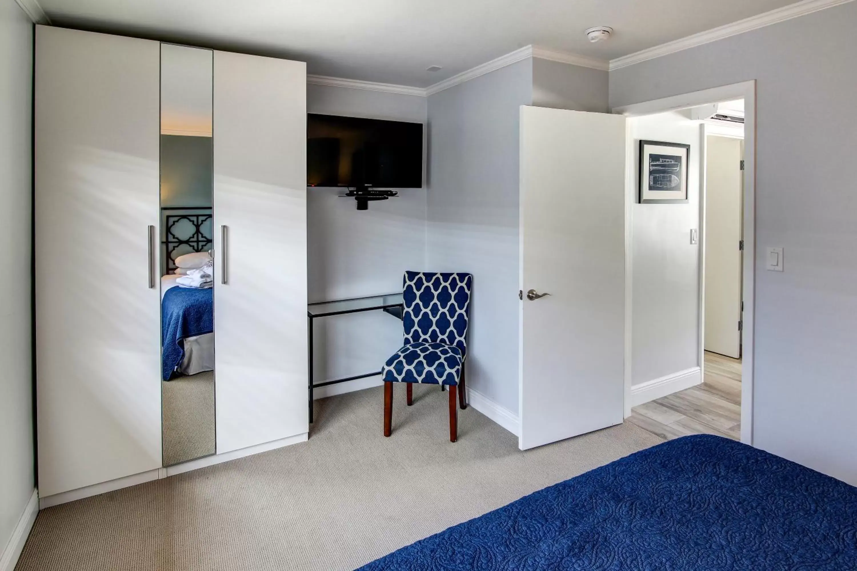 Bedroom in May-Dee Suites in Florida