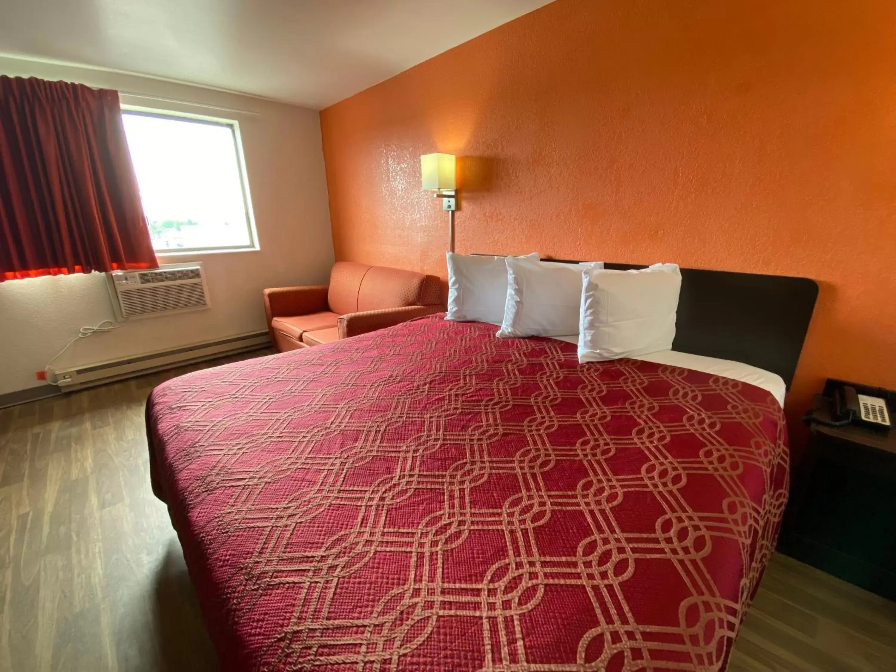 Bedroom, Bed in Reliance Inn Bedroom, Bed in Reliance Inn