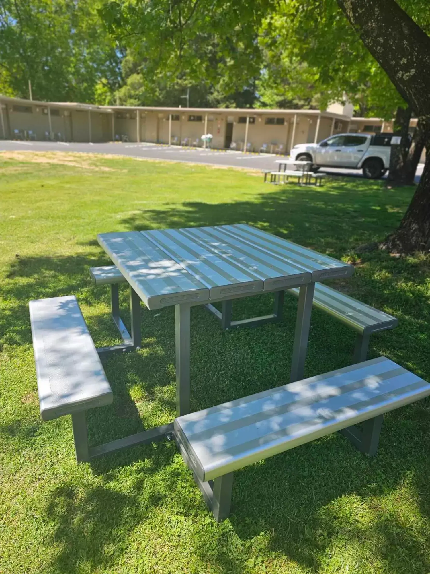 BBQ facilities, Garden in Bright Motor Inn