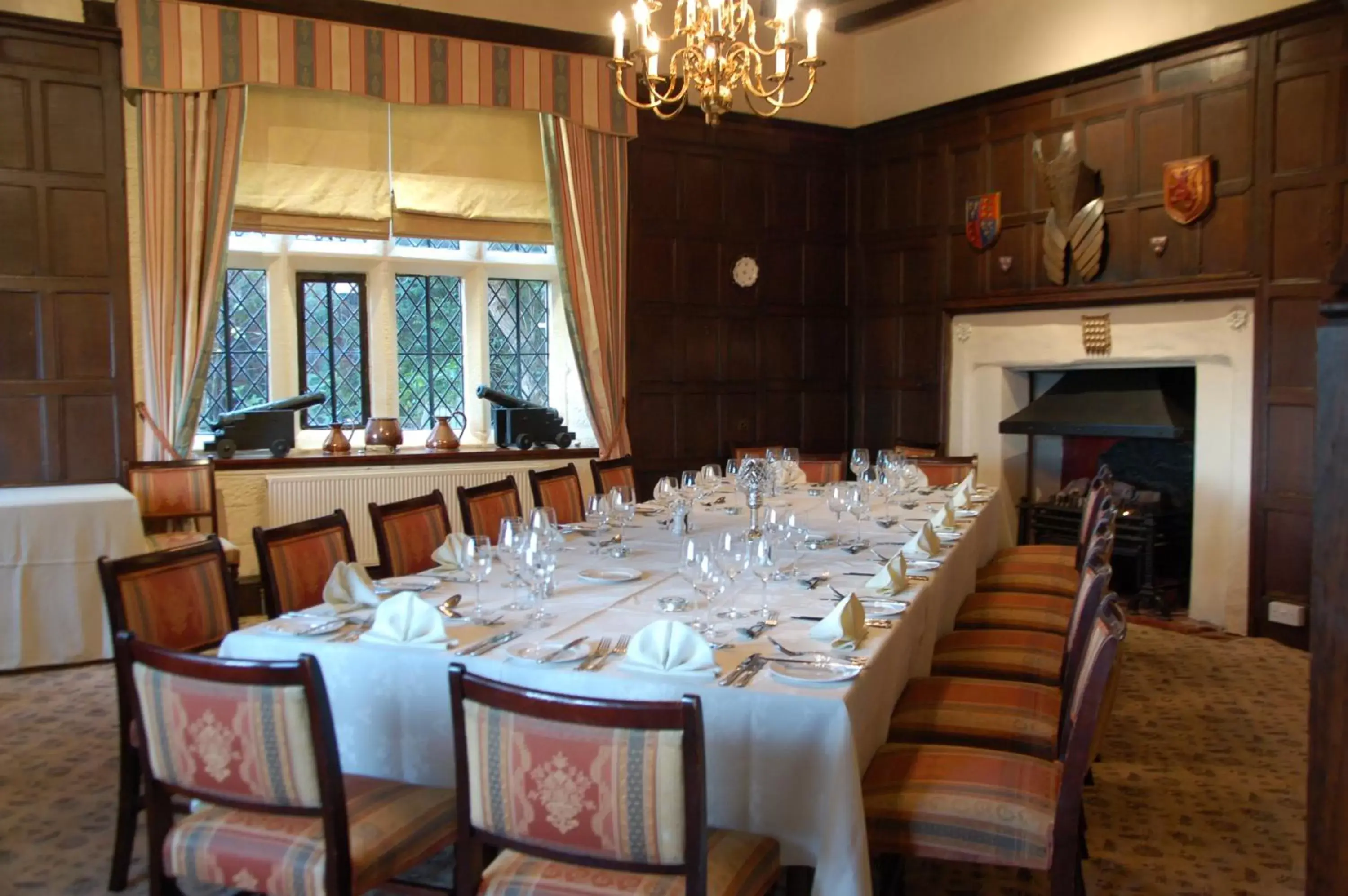 Restaurant/Places to Eat in Albright Hussey Manor