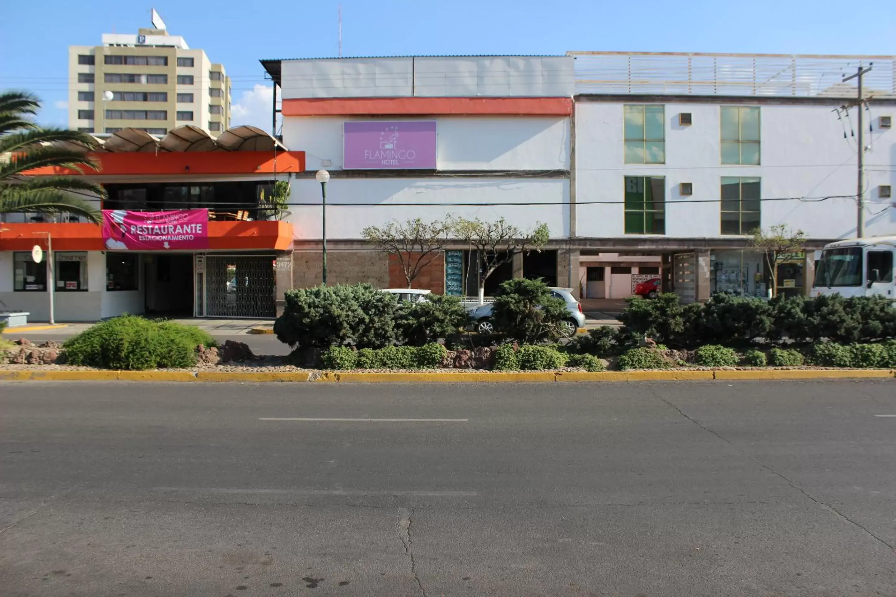 Facade/entrance, Property Building in Hotel Flamingo Irapuato