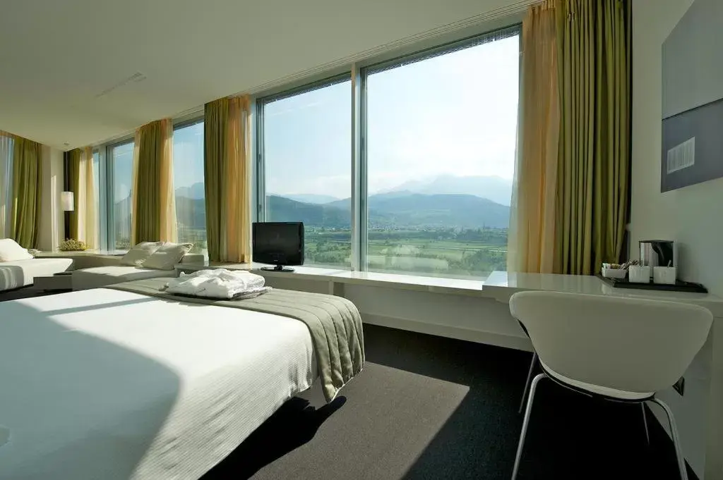 Bed, Mountain View in Mercure Nerocubo Rovereto
