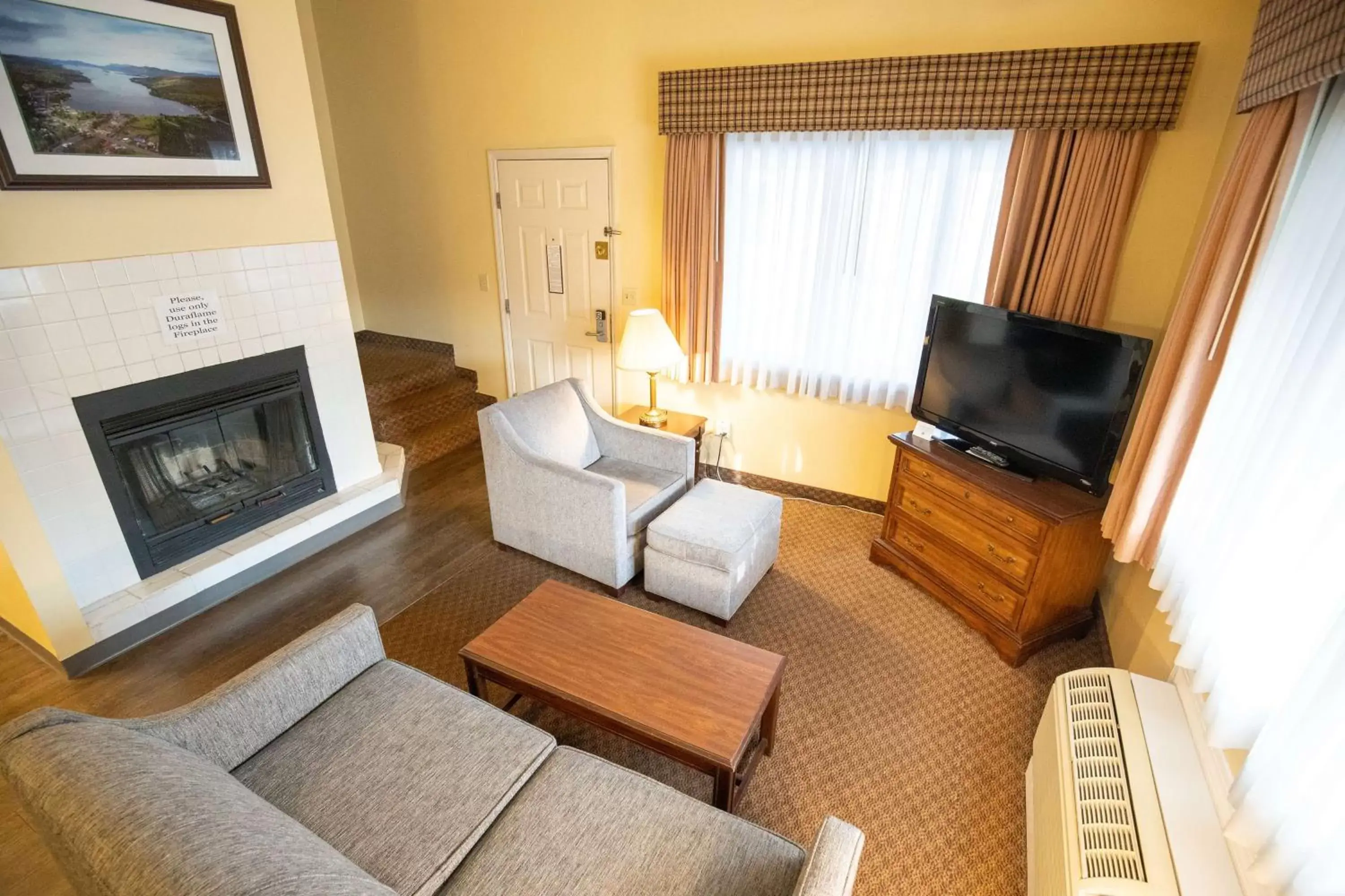 Bedroom, TV/Entertainment Center in Best Western of Lake George