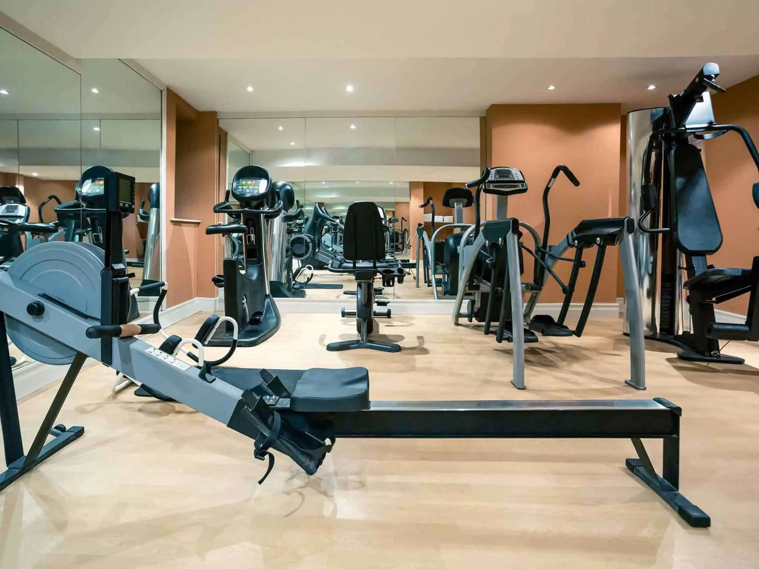 On site, Fitness Center/Facilities in Mercure London Heathrow Airport