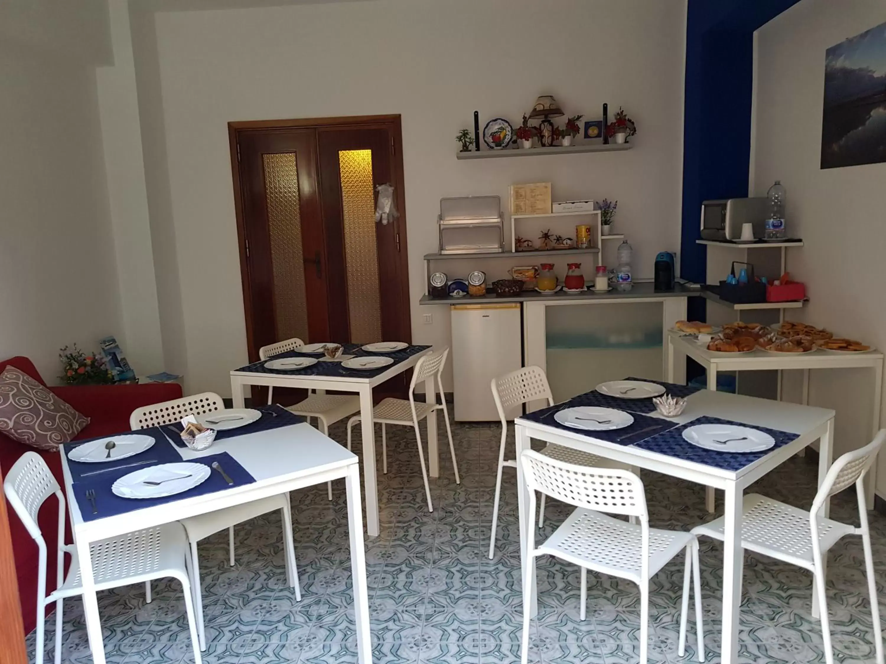 Coffee/tea facilities, Restaurant/Places to Eat in B&B Trapani Mare