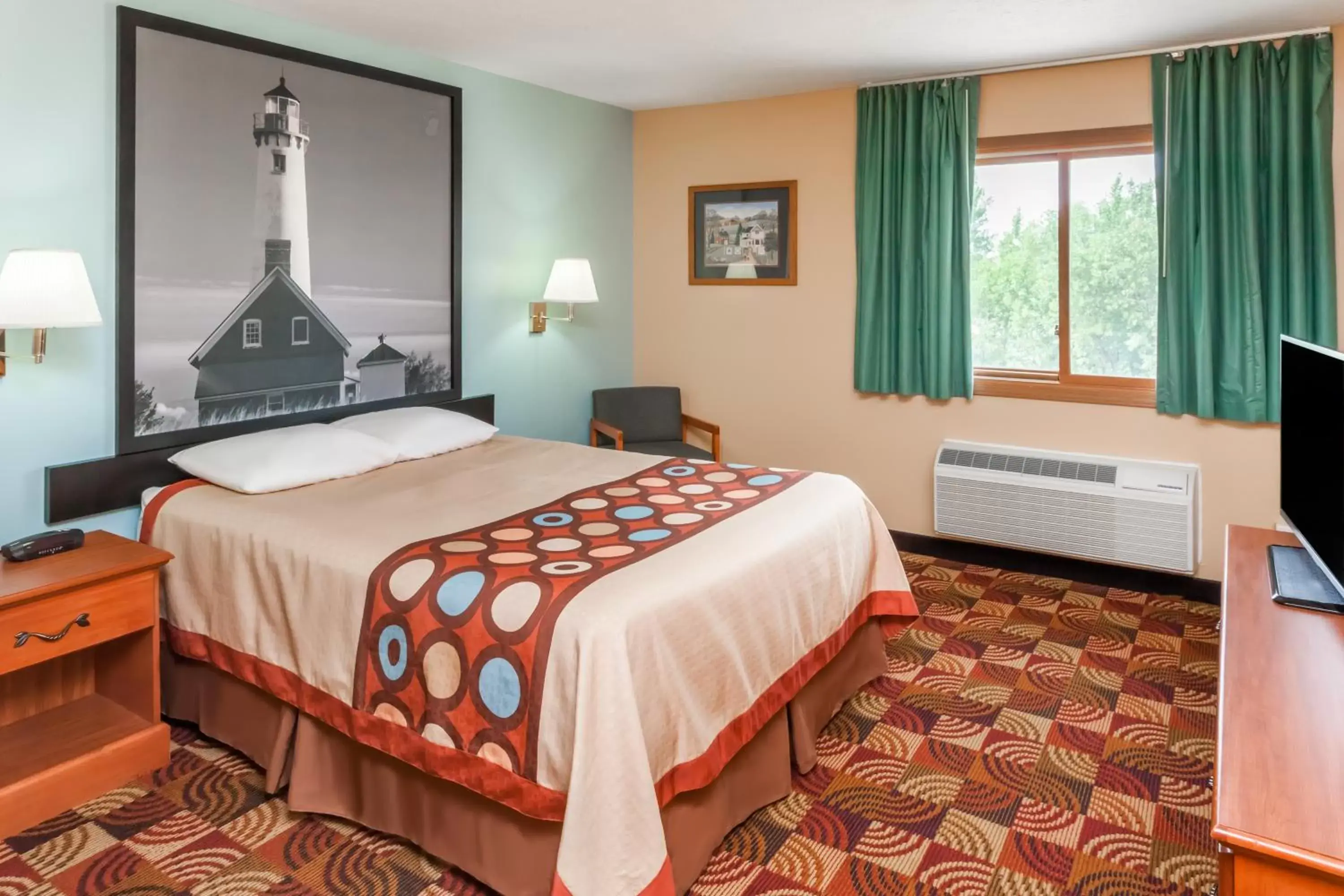 Bedroom, Bed in Super 8 by Wyndham Shipshewana