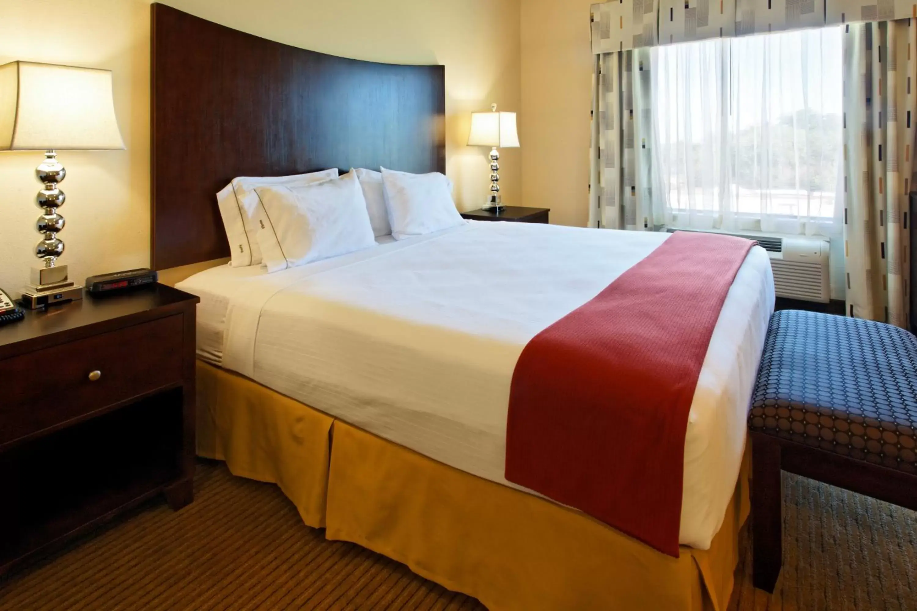 Photo of the whole room, Bed in Holiday Inn Express Hotel & Suites Cleburne, an IHG Hotel