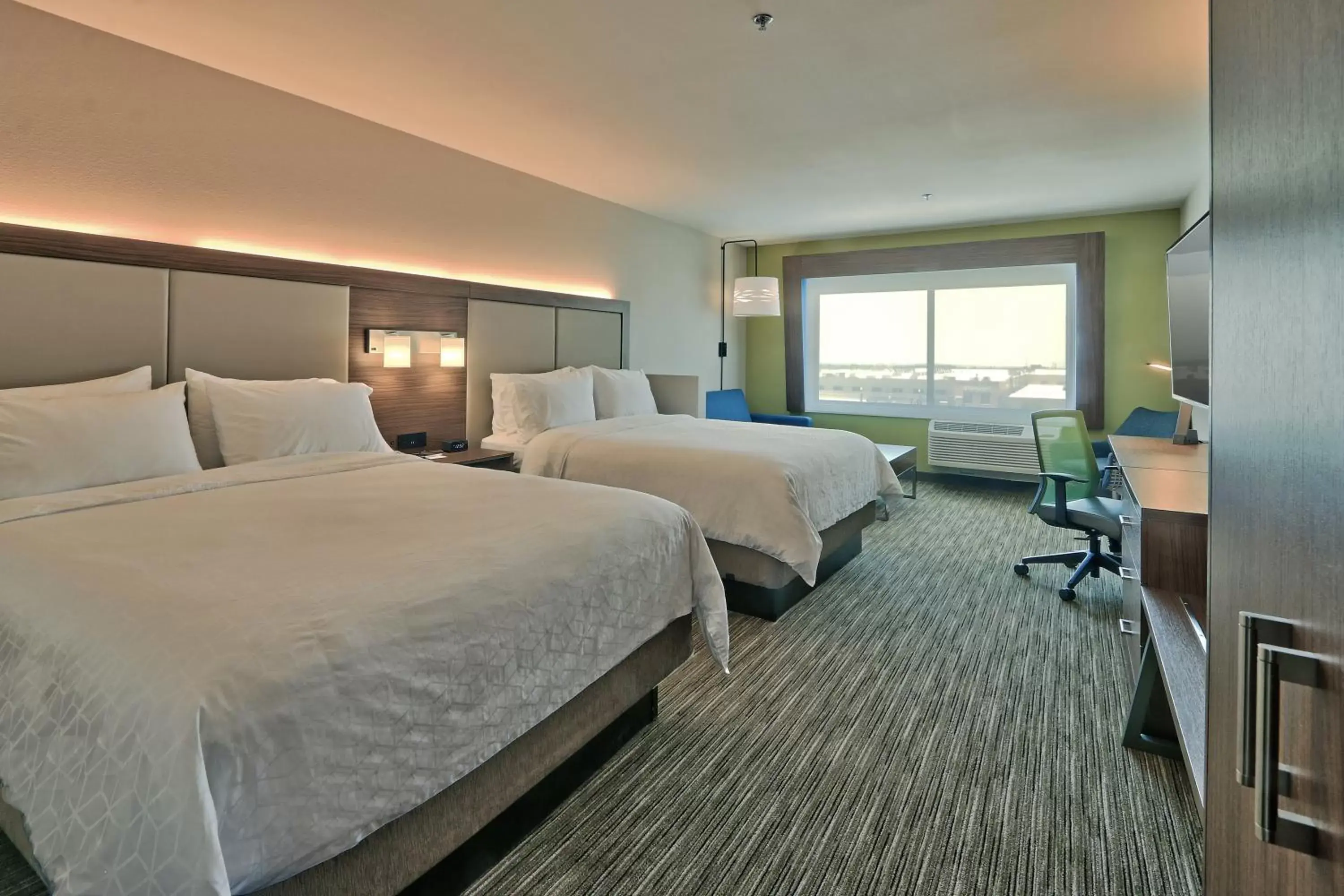 Bed in Holiday Inn Express & Suites - Albuquerque East, an IHG Hotel