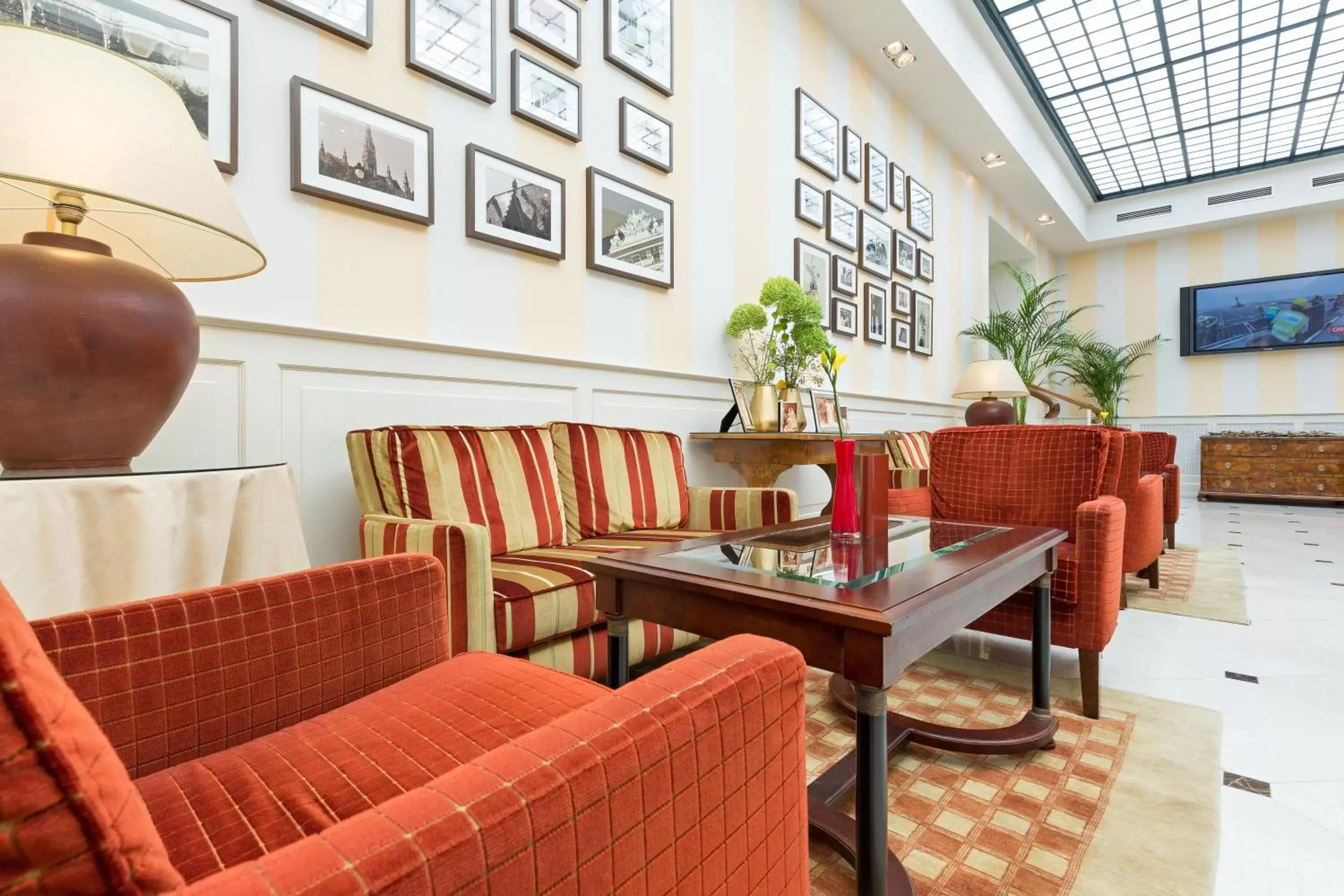 Lounge or bar in Hotel Kaiserhof Wien Lounge or bar in Hotel Kaiserhof Wien