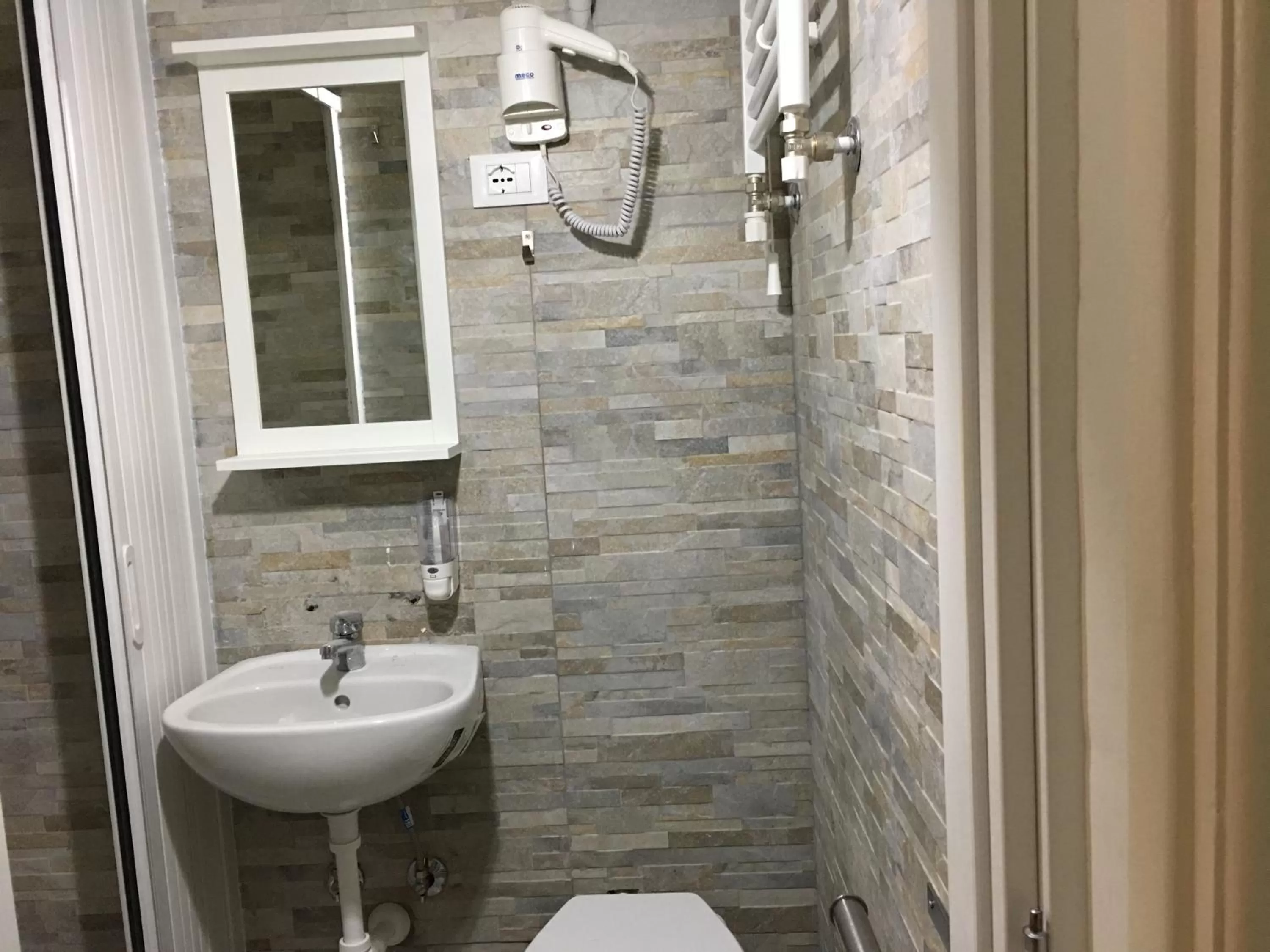 Toilet in Aliante B&B