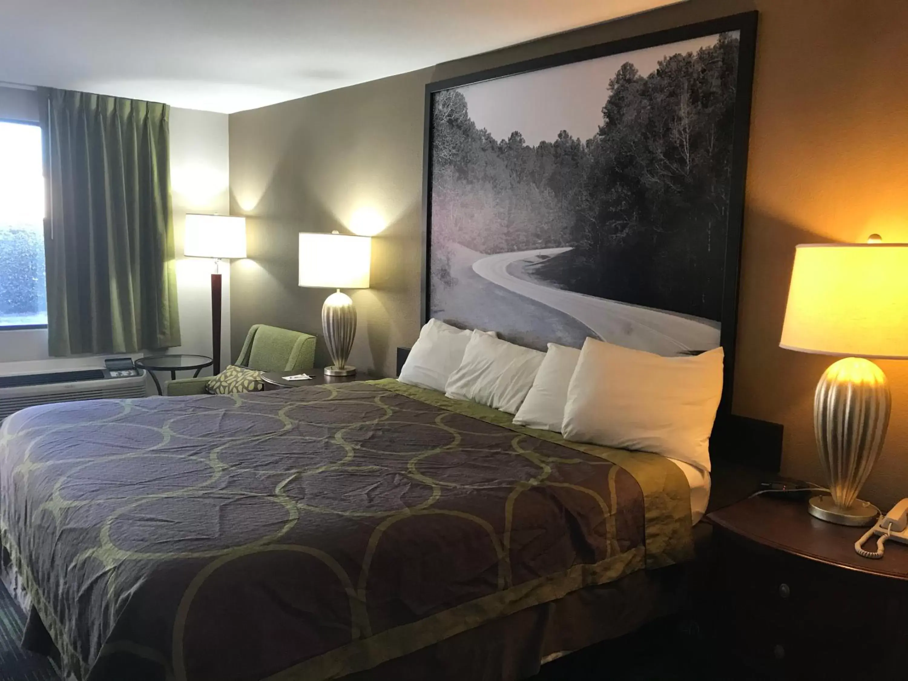 Bedroom, Bed in Super 8 by Wyndham Oxford Bedroom, Bed in Super 8 by Wyndham Oxford