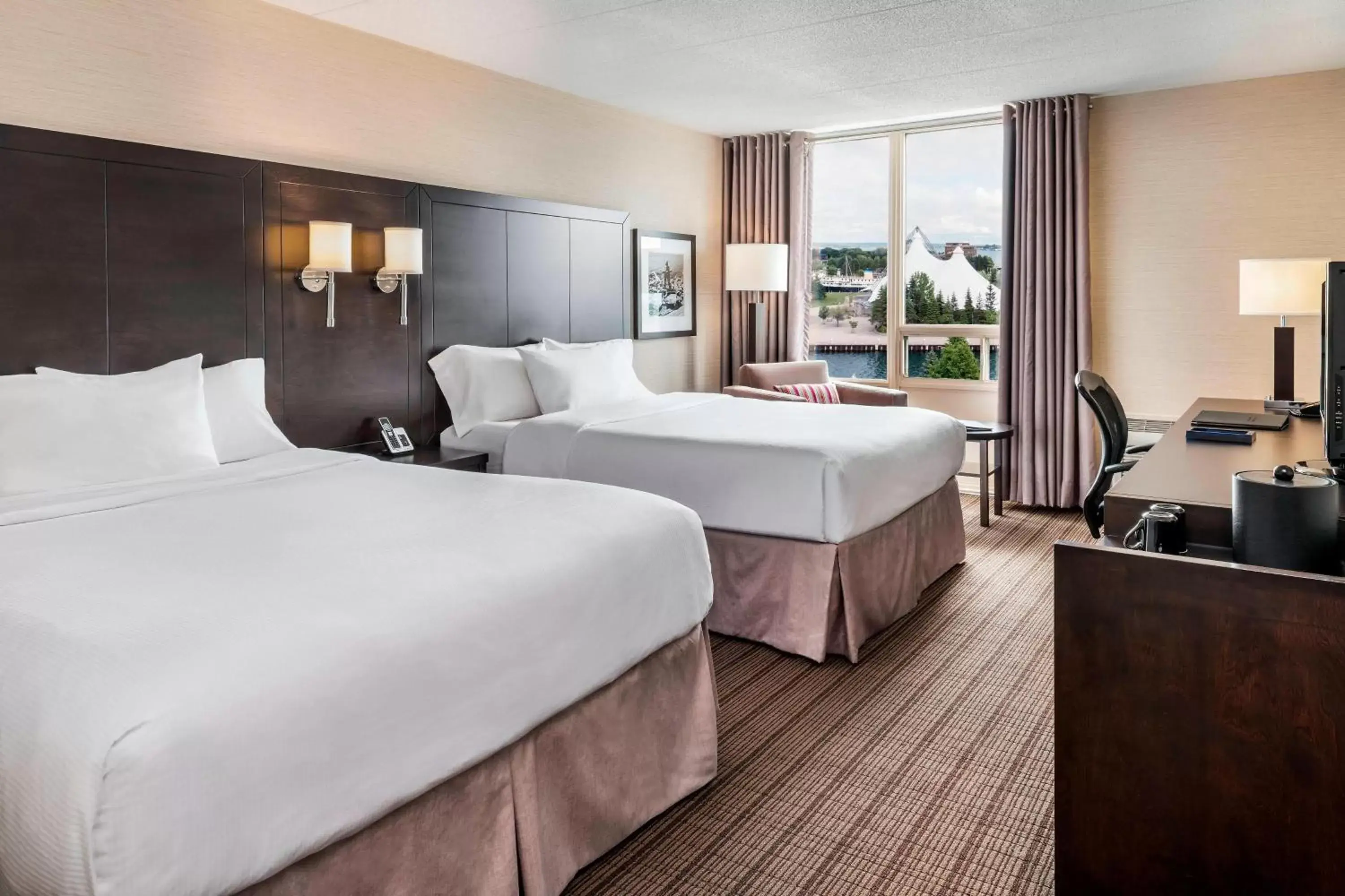 Photo of the whole room, Bed in Delta Hotels by Marriott Sault Ste. Marie Waterfront