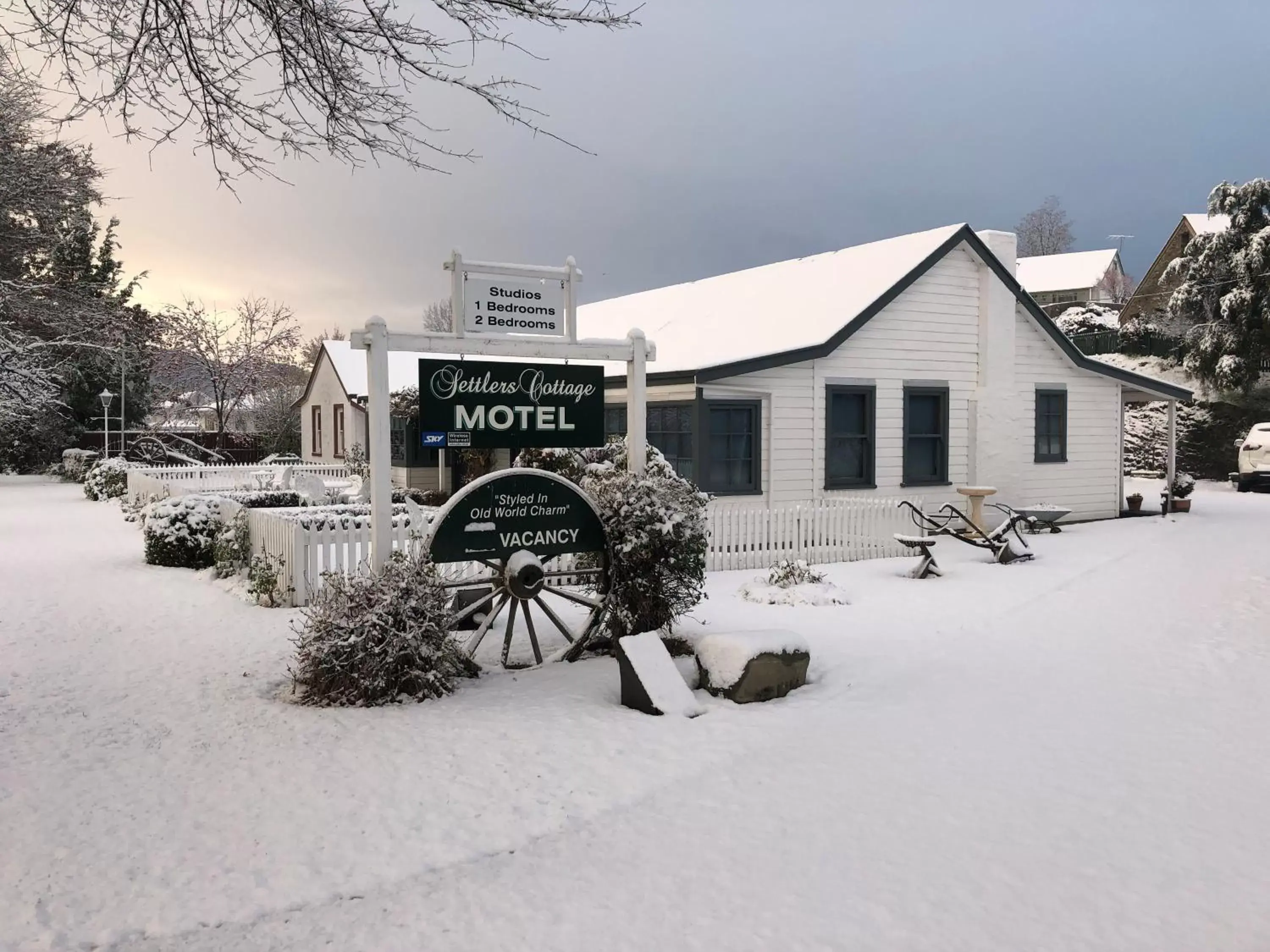 Winter in Settlers Cottage Motel