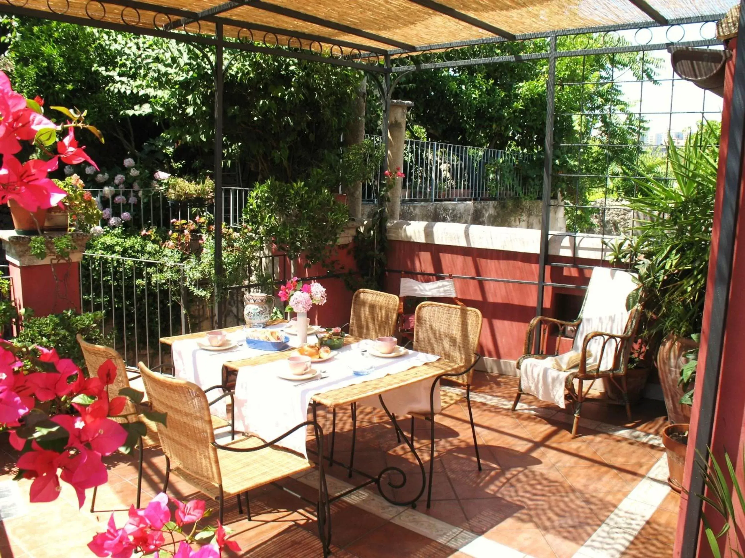 Balcony/Terrace, Restaurant/Places to Eat in B&B L'Orto Sul Tetto