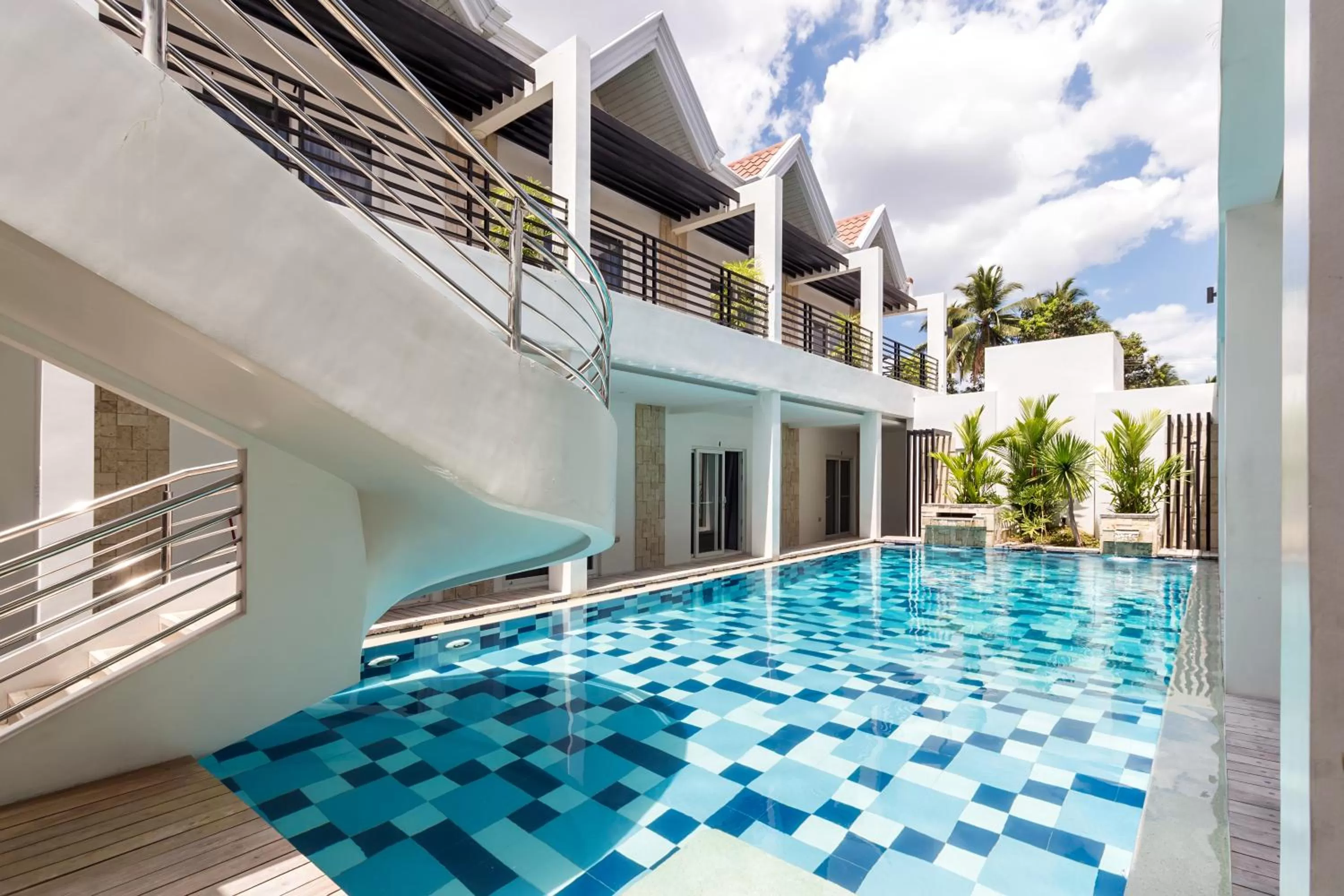 Swimming pool in Winds Boutique Hotel