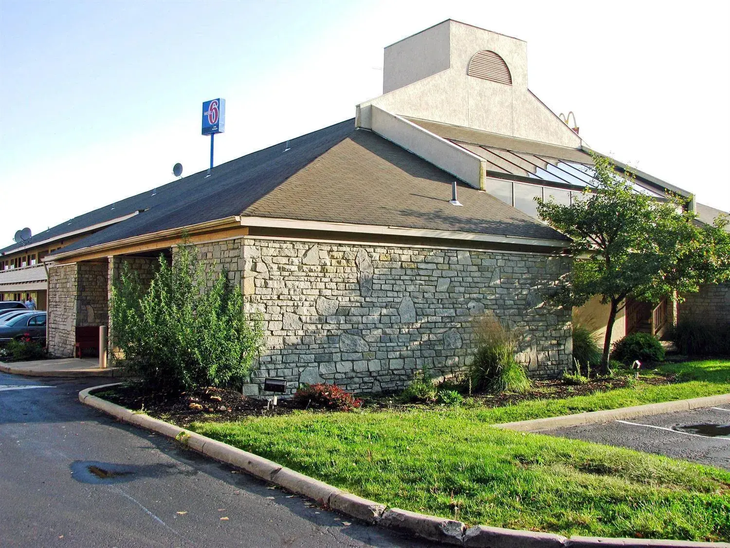 Property Building in Motel 6-Dayton, OH - Englewood