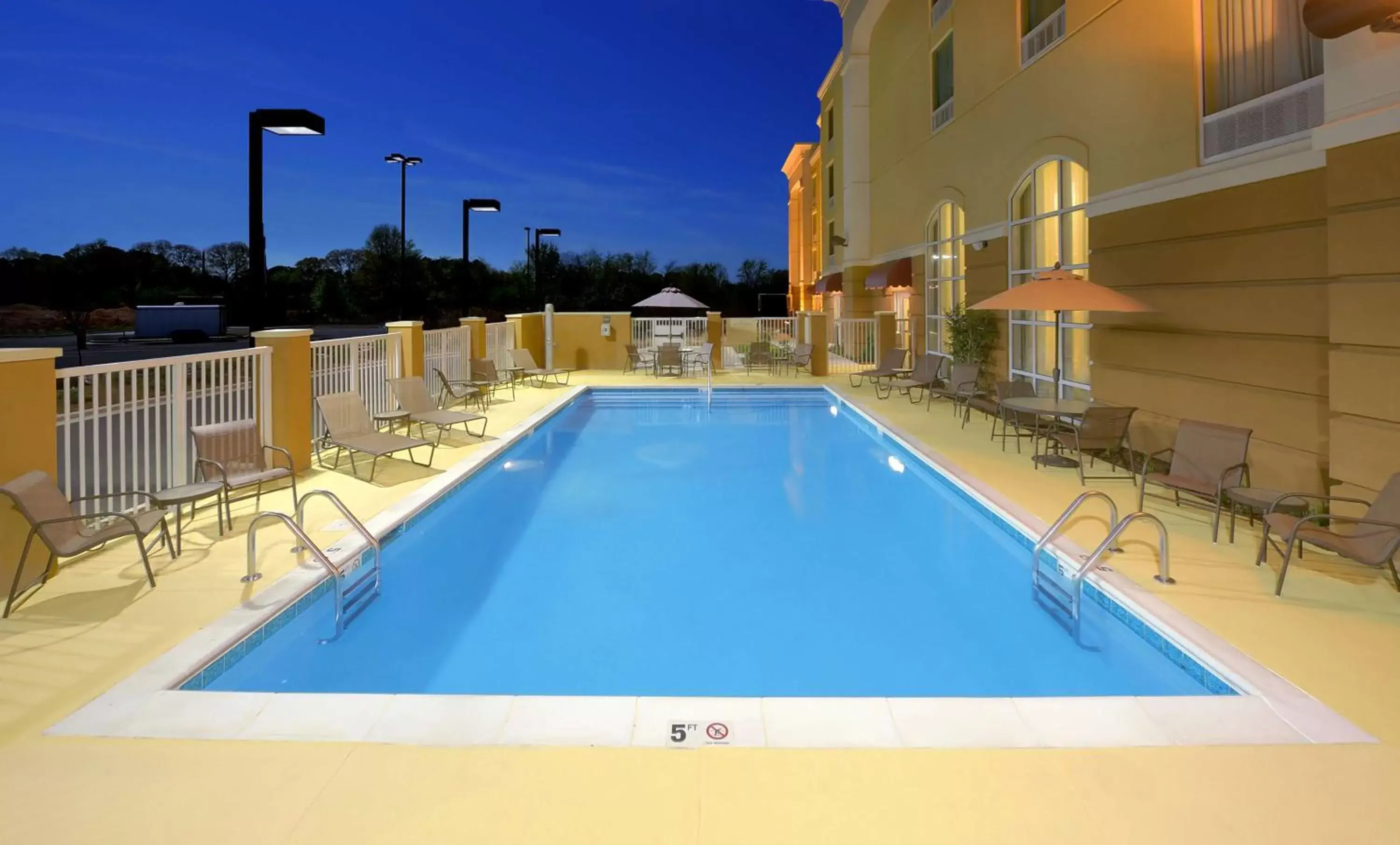 Pool view, Swimming Pool in Hampton Inn & Suites Scottsboro