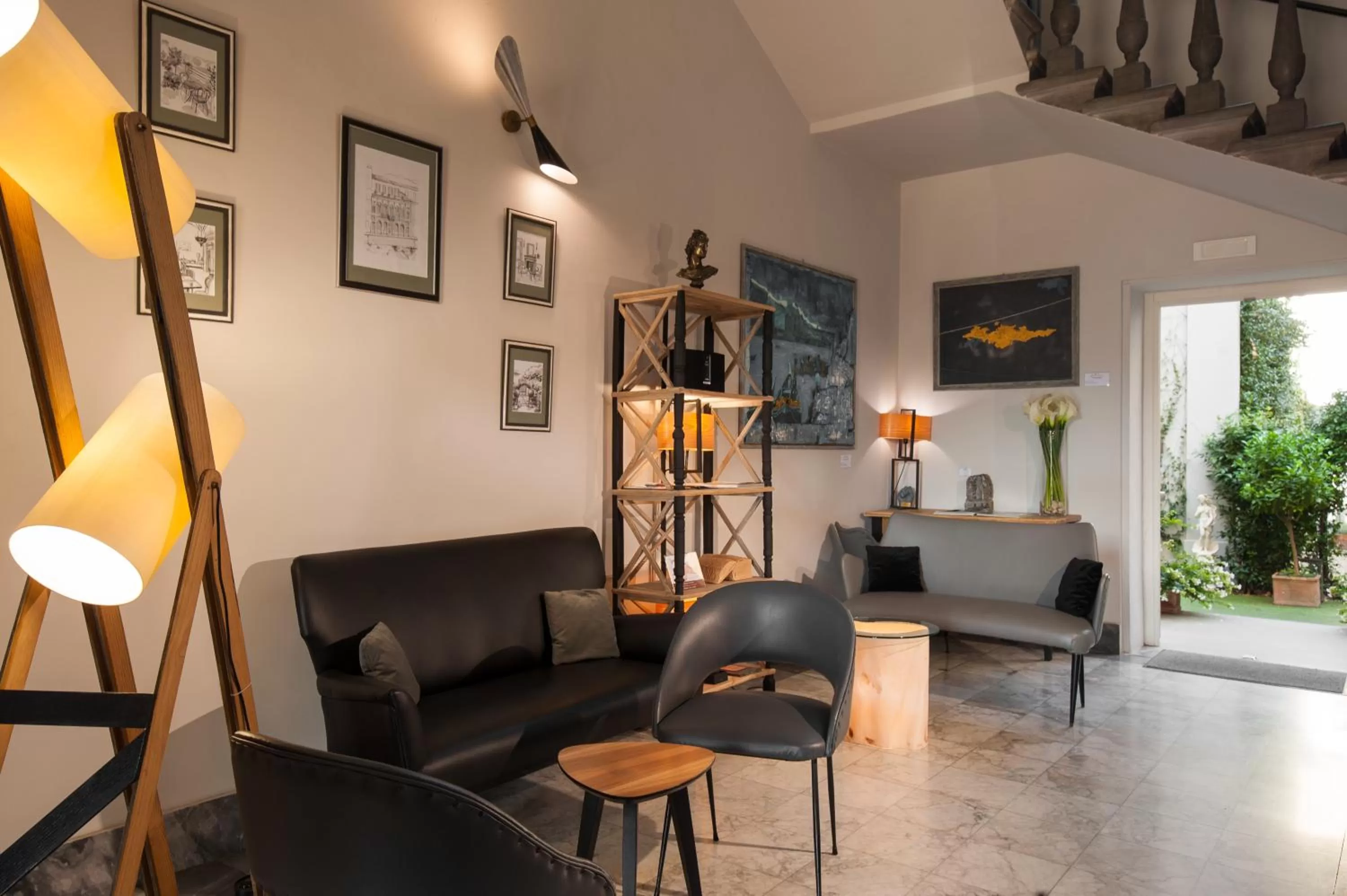 Lobby or reception in Hotel Lungarno Vespucci 50