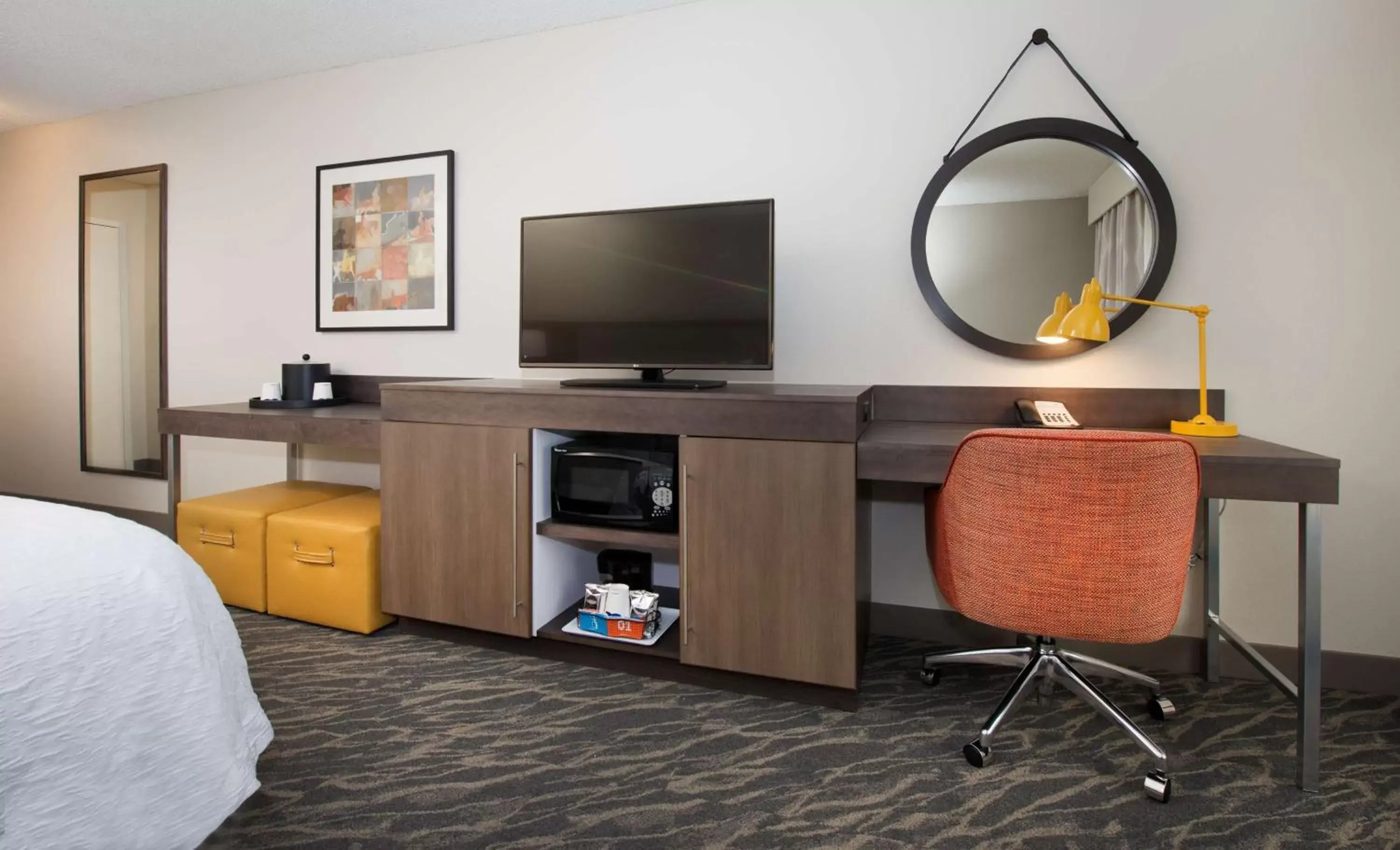 Bedroom, TV/Entertainment Center in Hampton Inn & Suites N Ft Worth-Alliance Airport