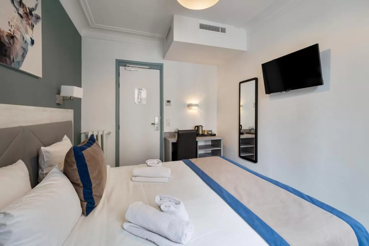 Bed in Grand Hôtel Des Gobelins