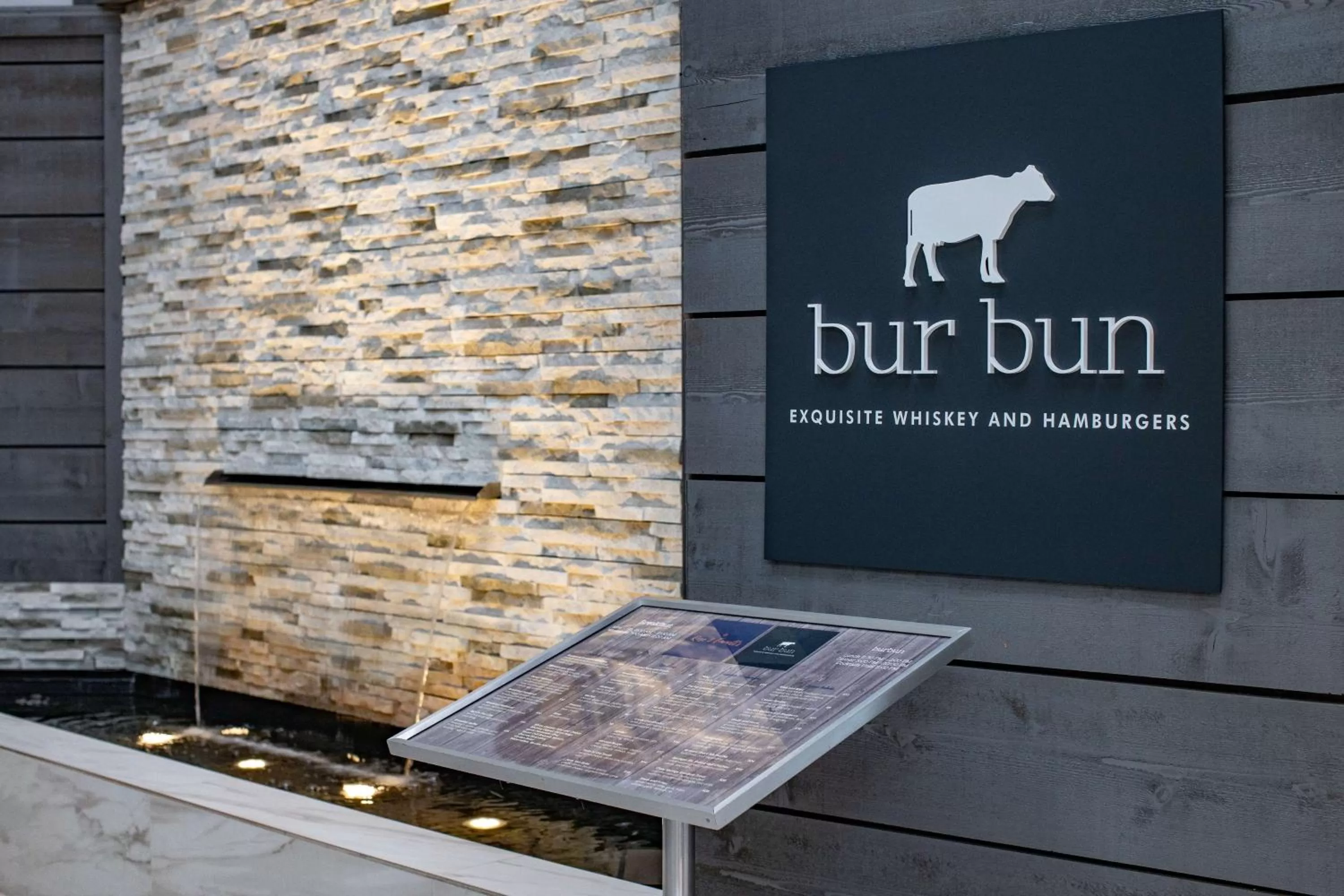 Restaurant/places to eat in Hilton Suites Brentwood