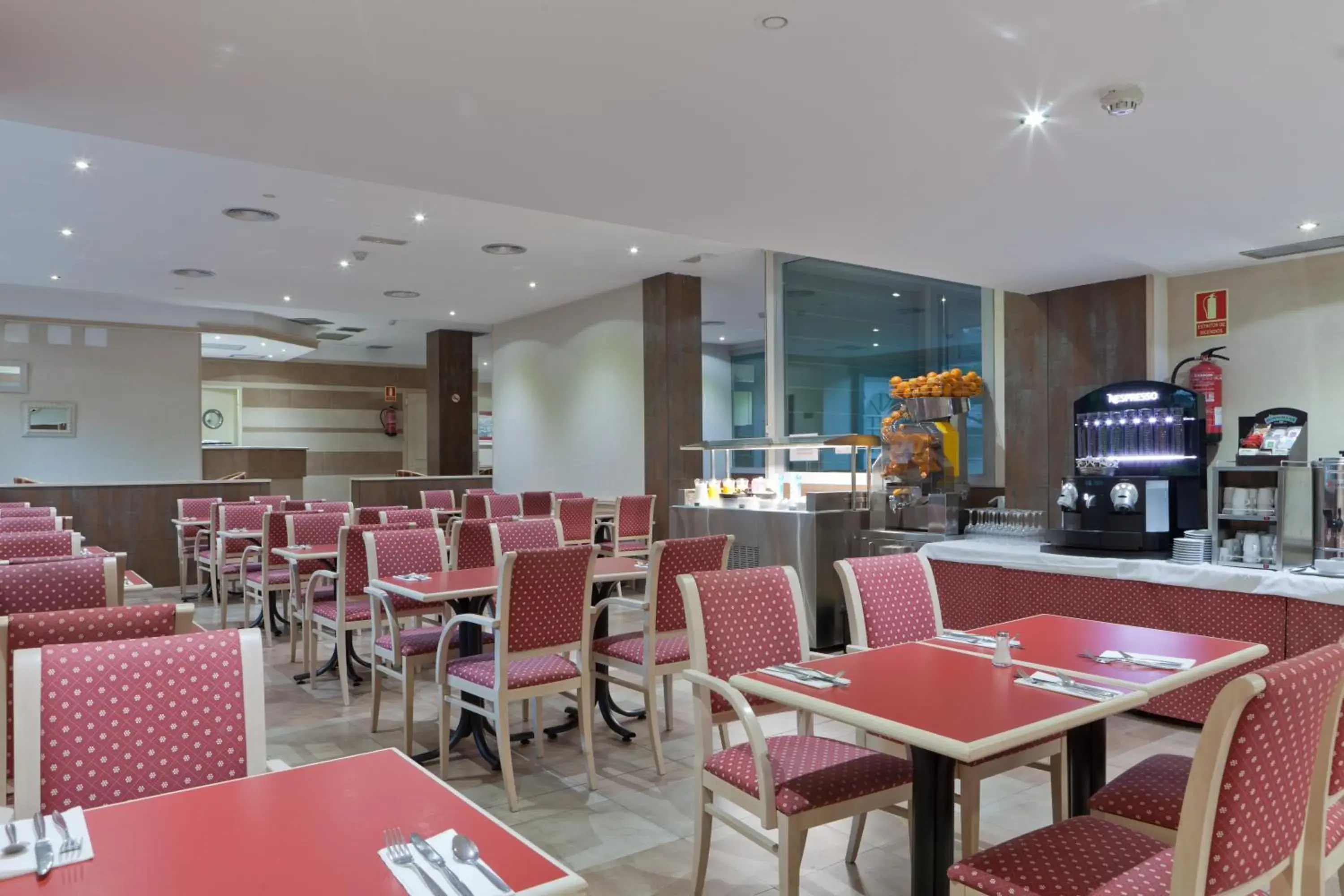 Restaurant/Places to Eat in Senator Castellana
