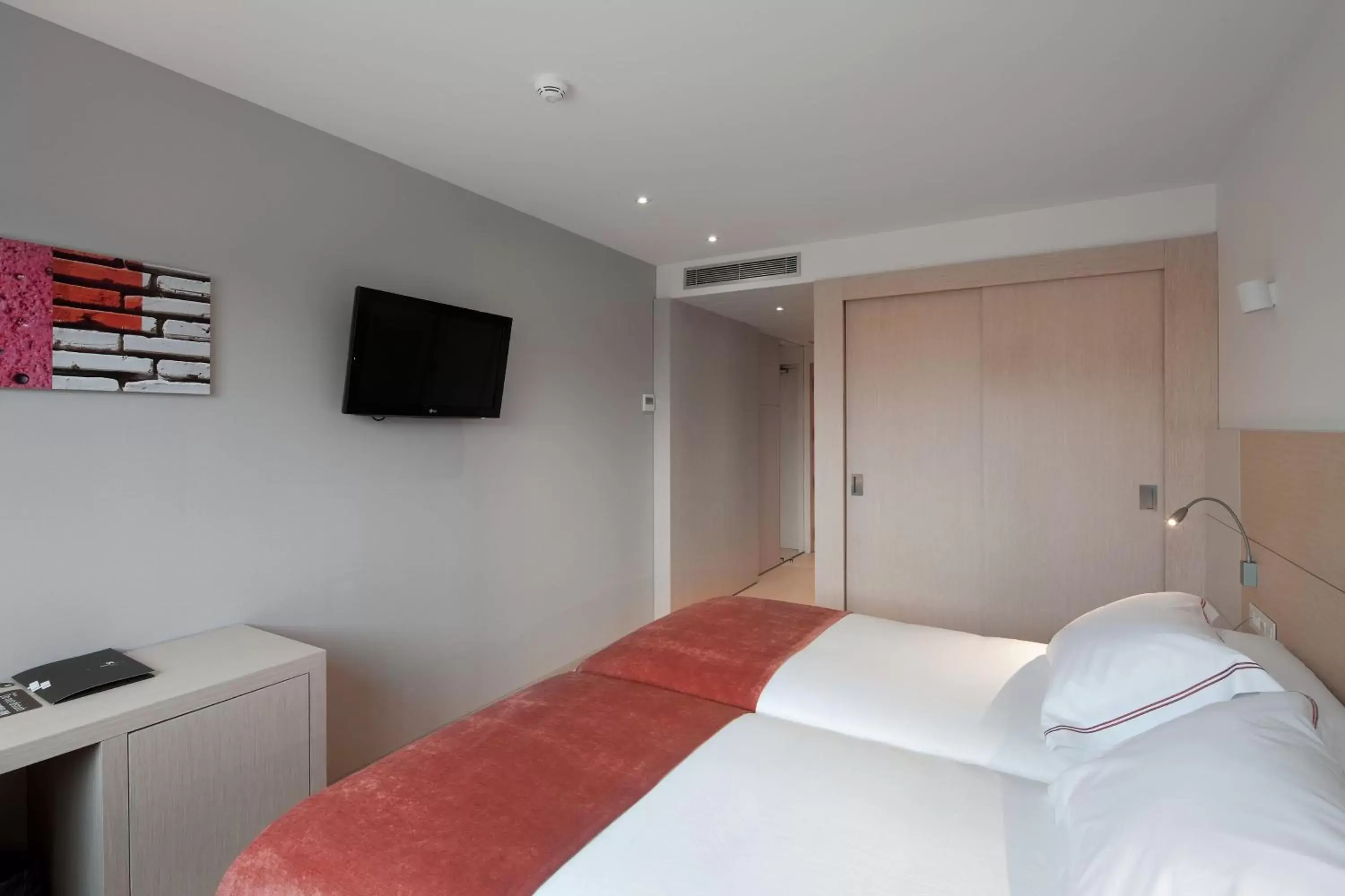 Photo of the whole room, Bed in Sercotel Hola Tafalla Photo of the whole room, Bed in Sercotel Hola Tafalla