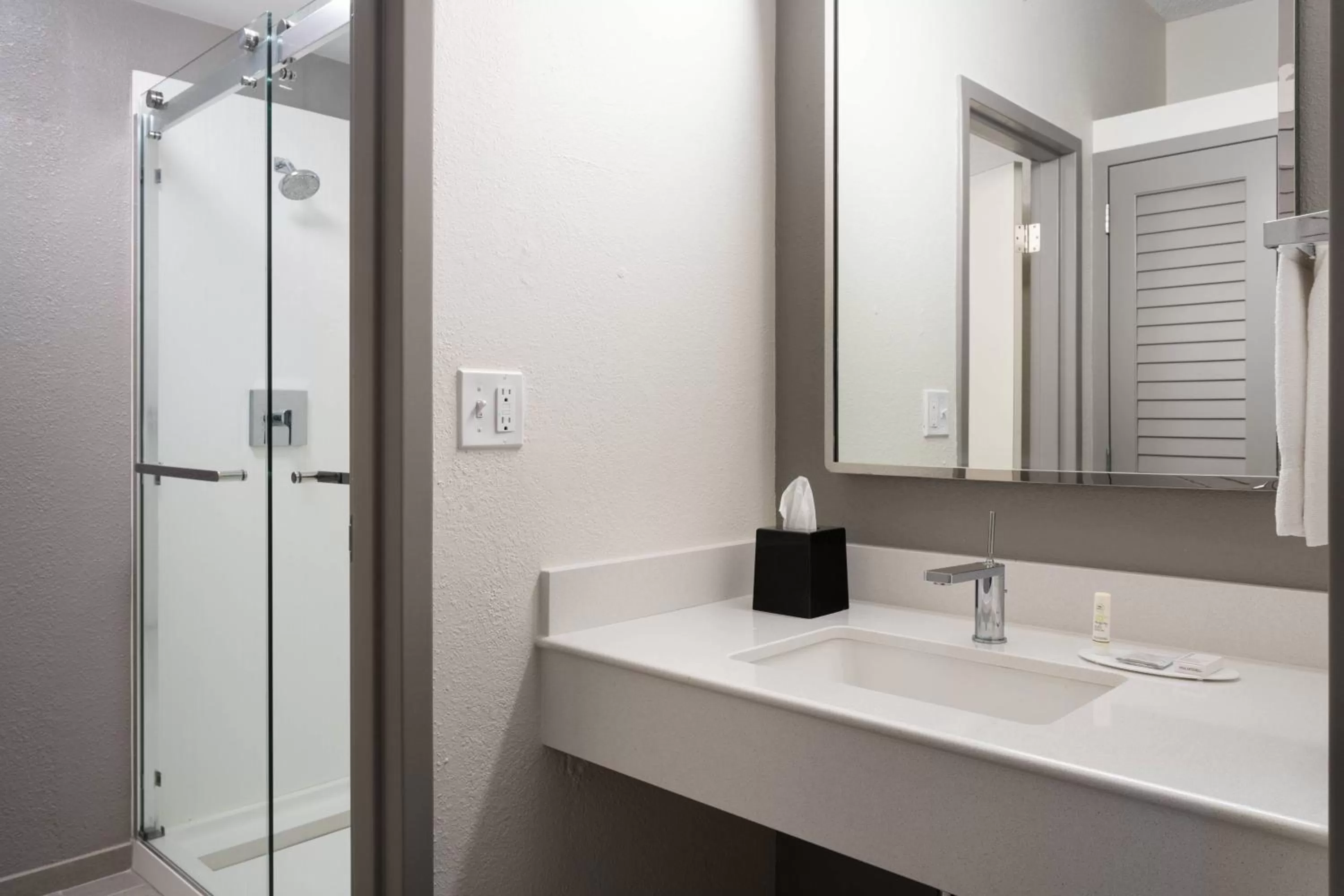 Bathroom in Courtyard St. Petersburg Clearwater