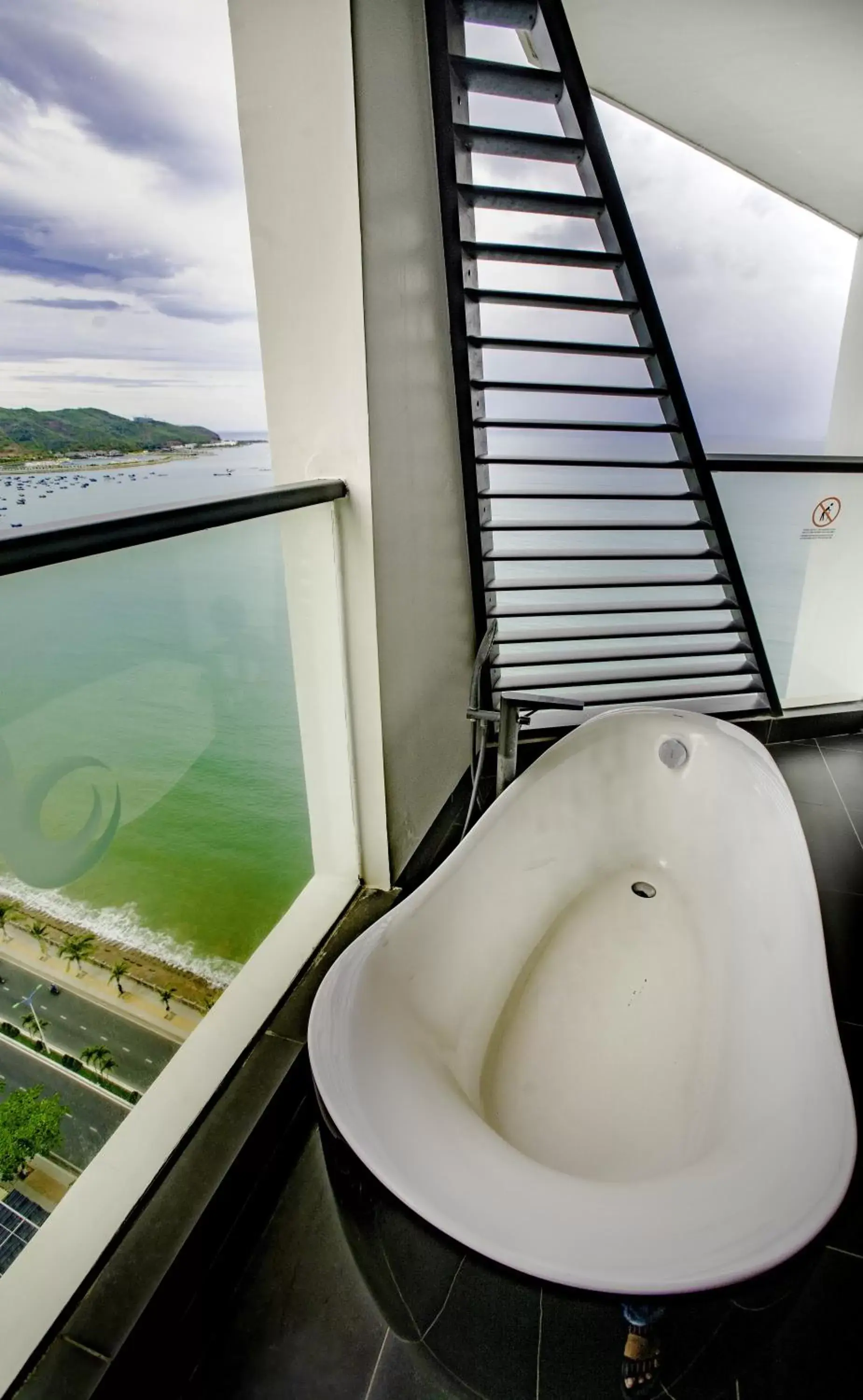 Balcony/Terrace, Bathroom in Boton Blue Hotel & Spa