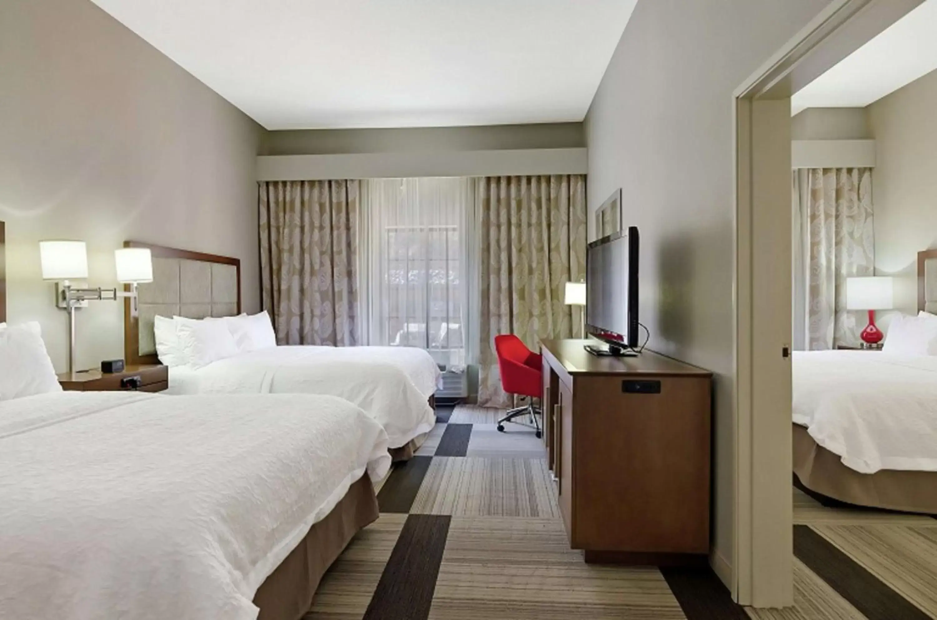 Bedroom, Bed in Hampton Inn Salem Bedroom, Bed in Hampton Inn Salem