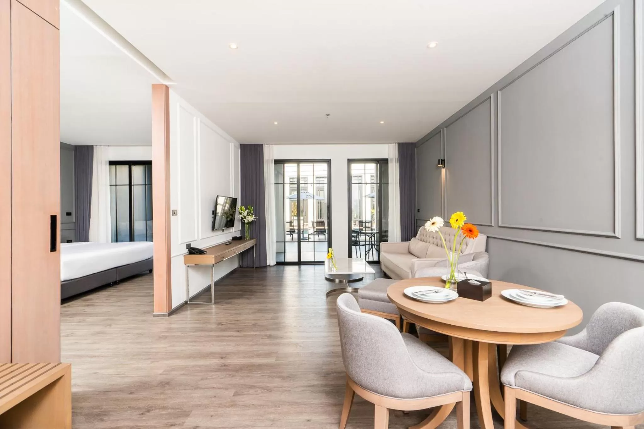 Seating area, Bed in One Patio Hotel Pattaya - SHA Extra Plus