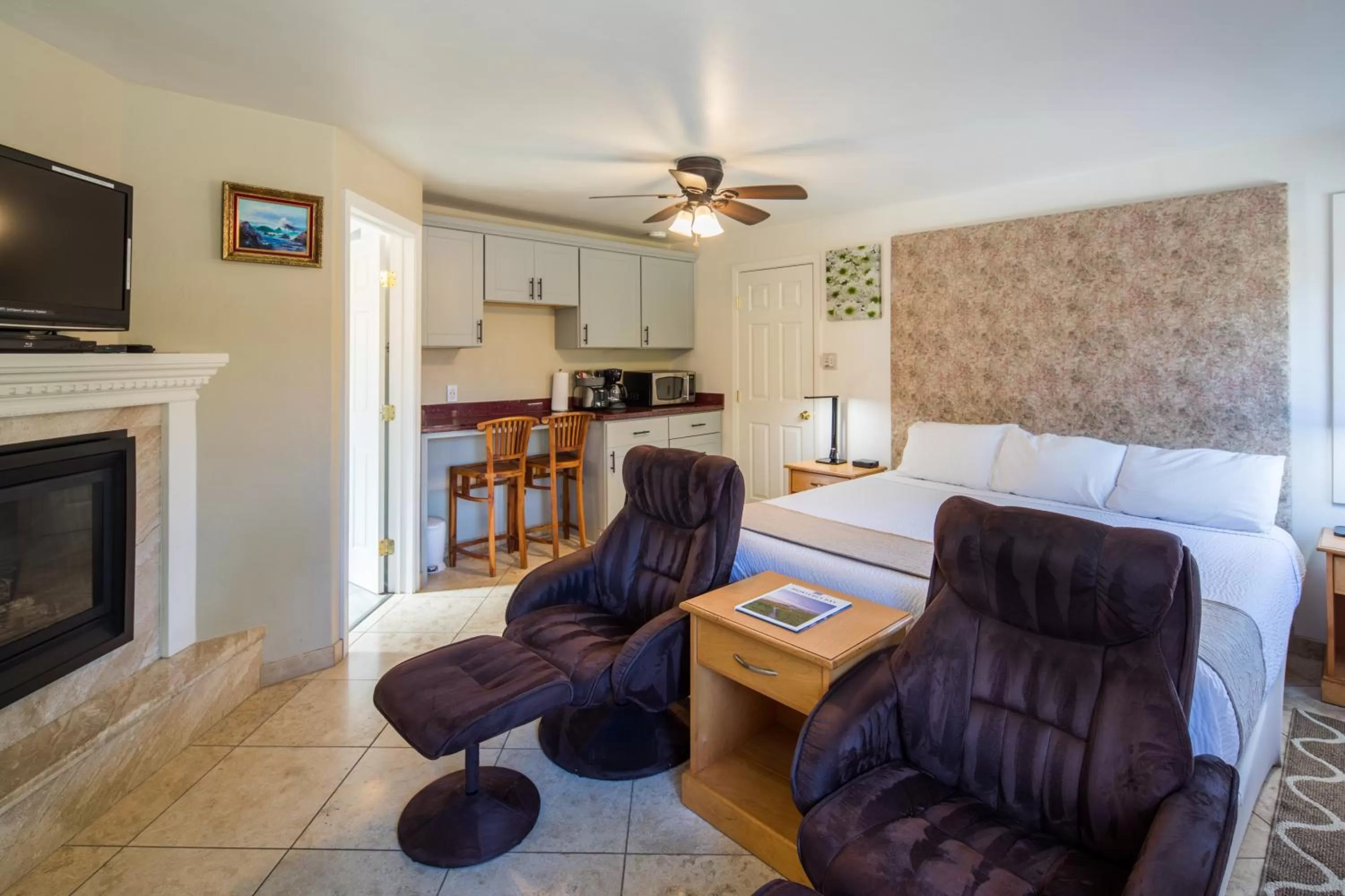 Bedroom in Andril Fireplace Cottages