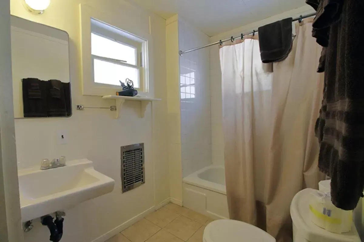 Bathroom in Silver Pines Lodge