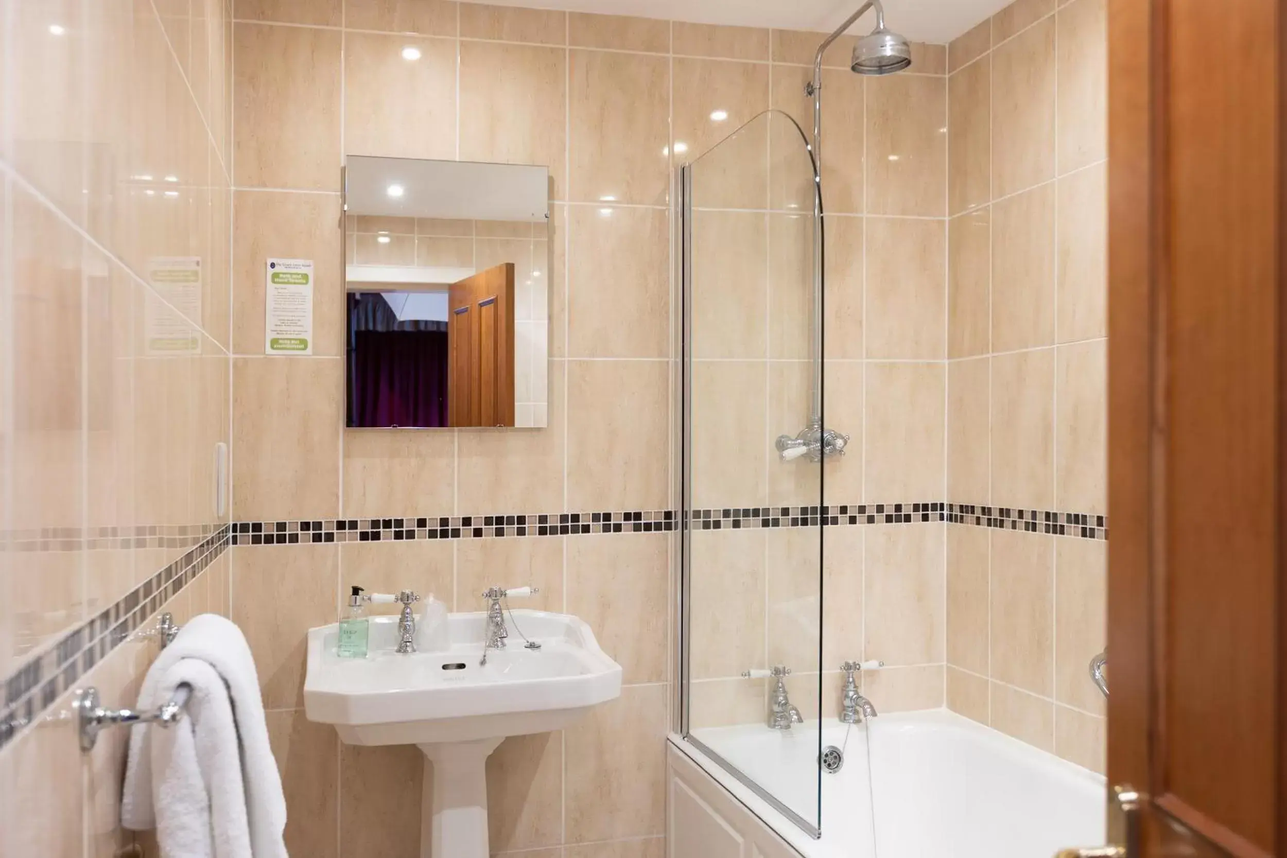 Superior Double Room in Grant Arms Hotel Superior Double Room in Grant Arms Hotel