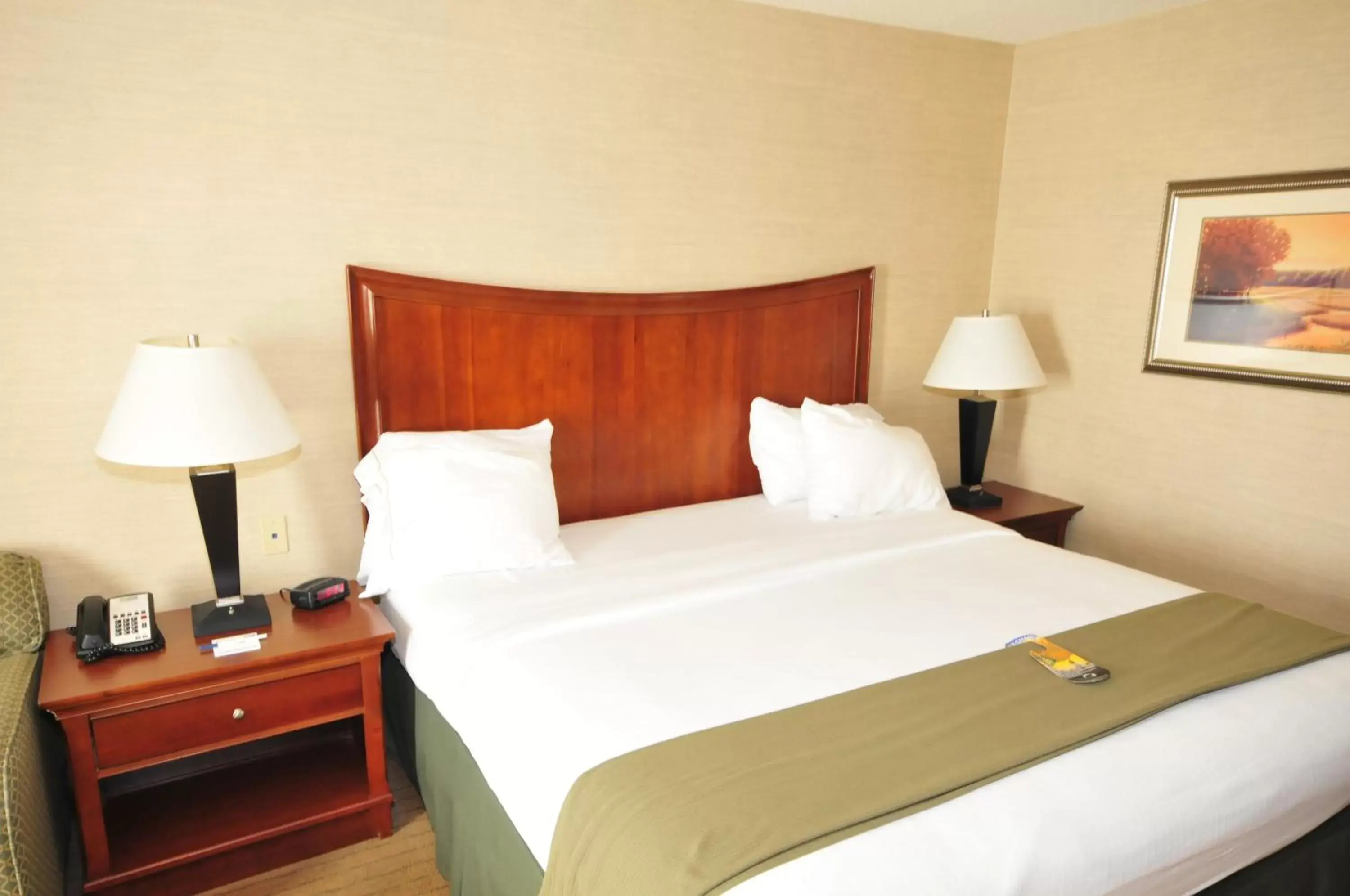 Bed in Holiday Inn Express Hotel & Suites Urbana-Champaign-U of I Area, an IHG Hotel