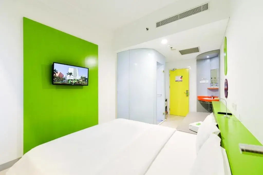 Bed in Pop! Hotel Kelapa Gading