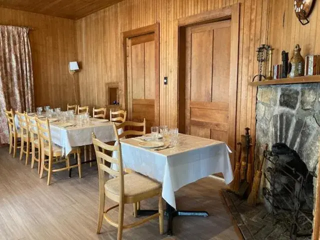 Restaurant/Places to Eat in Auberge Les Sources