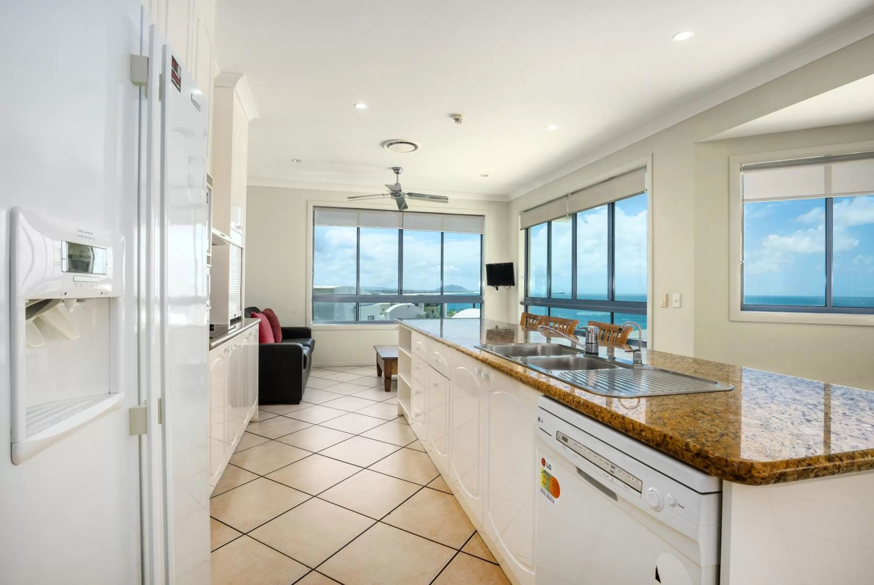 Kitchen or kitchenette in Alexandra on the Pacific