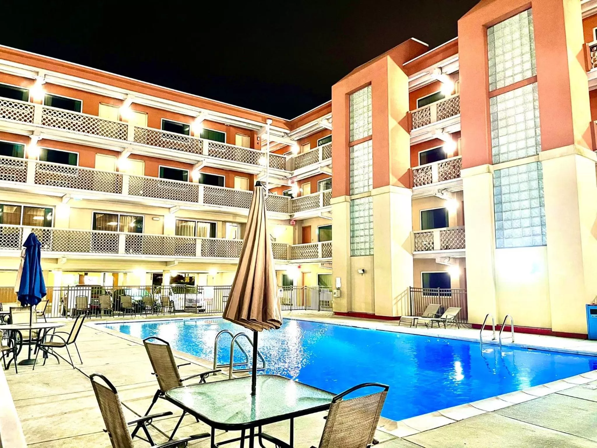 Swimming pool in Clarion Inn Atlantic City - Beach and Boardwalk