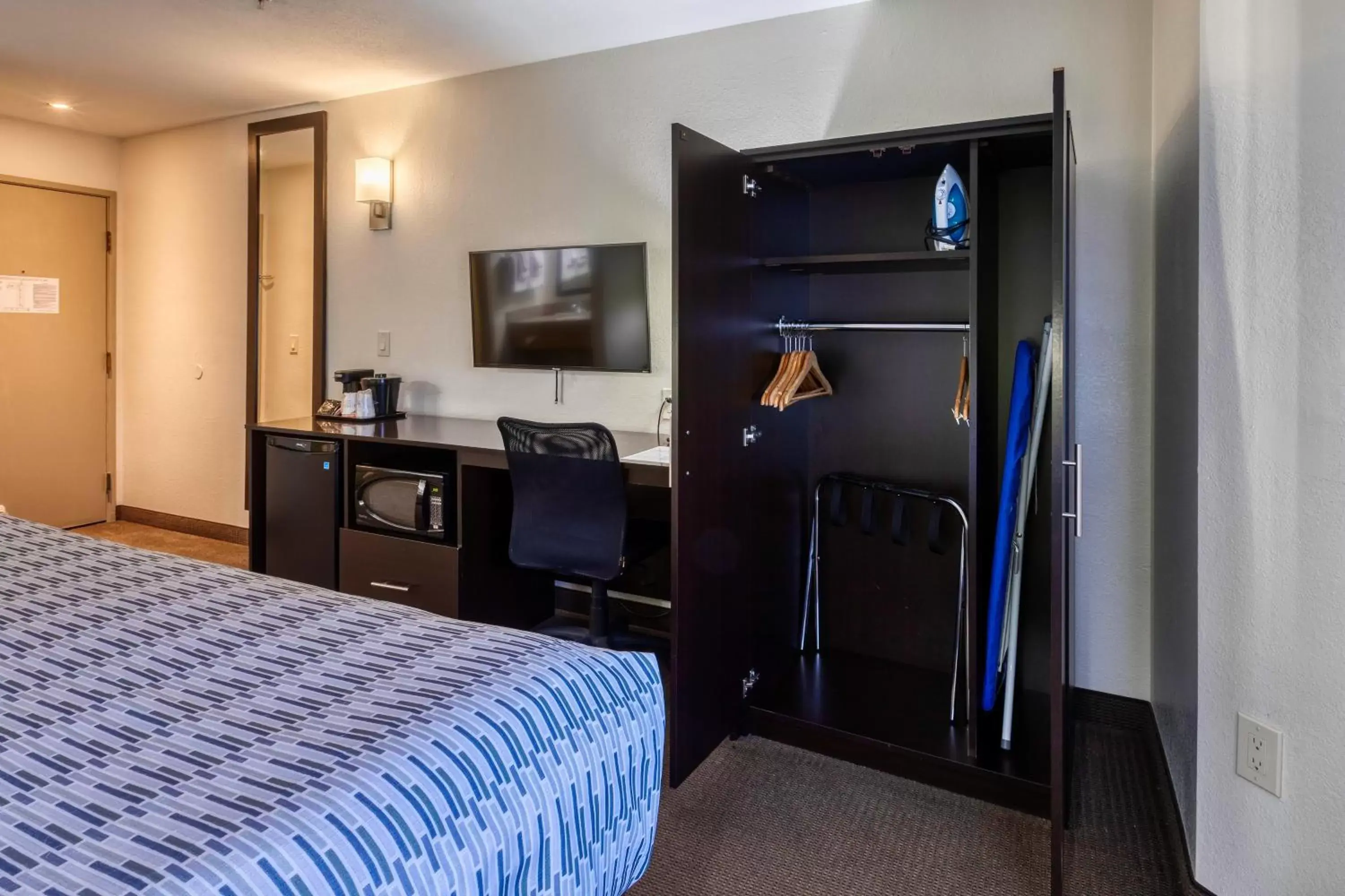 TV and multimedia, TV/Entertainment Center in Surestay Plus Hotel by Best Western Superstition Springs