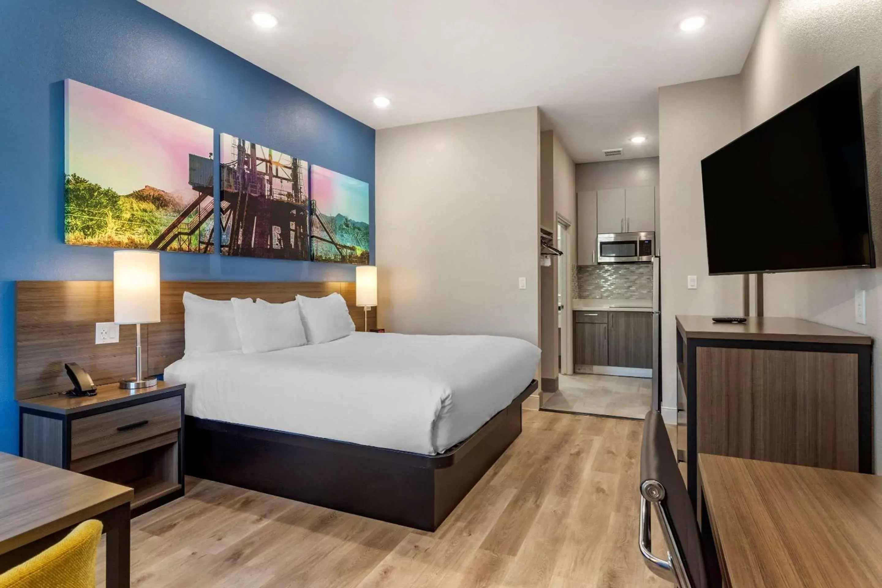 Photo of the whole room, Bed in Clarion Pointe Port Arthur-Beaumont South Photo of the whole room, Bed in Clarion Pointe Port Arthur-Beaumont South