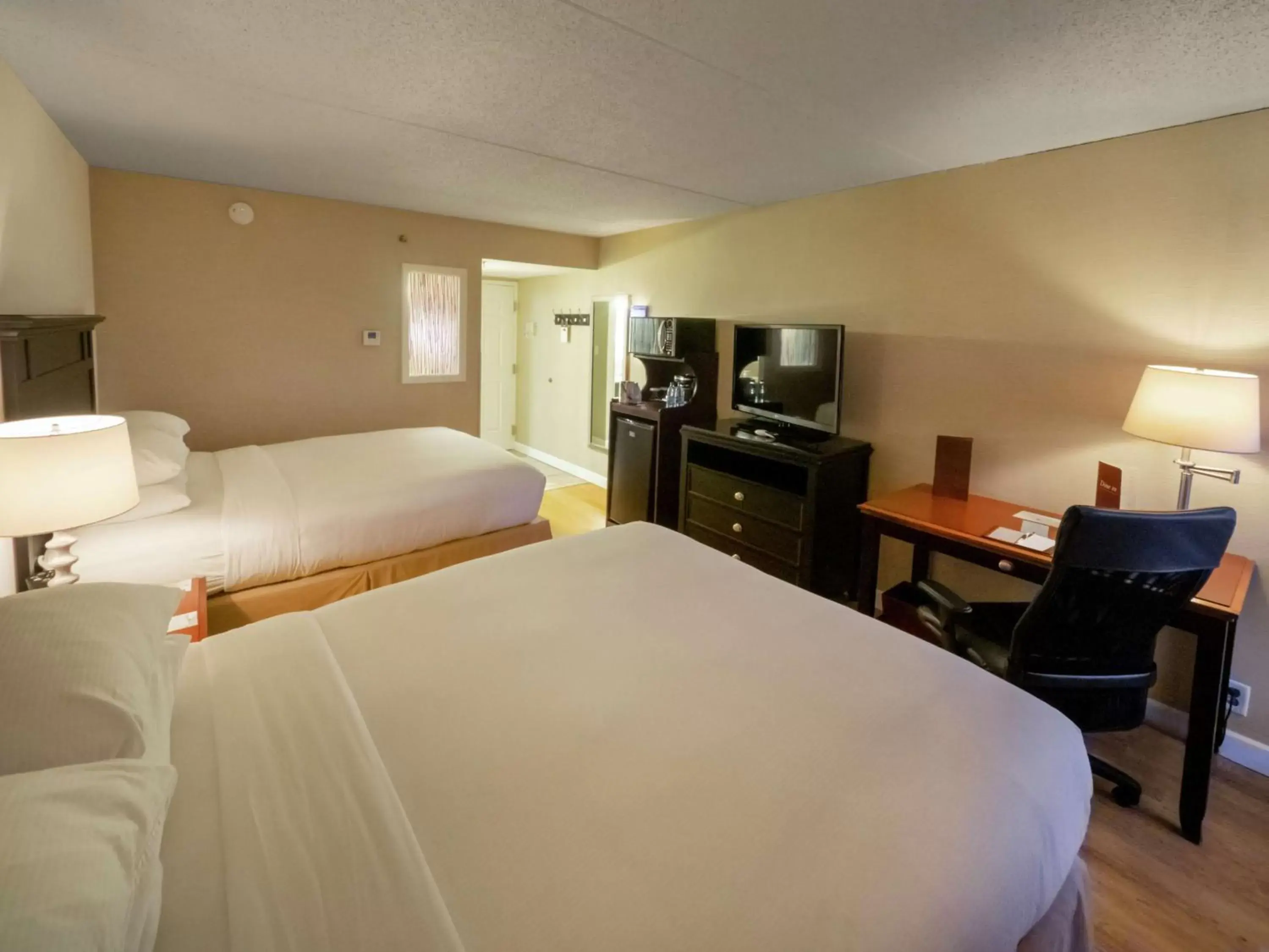 Bedroom, Bed in DoubleTree by Hilton Buffalo-Amherst